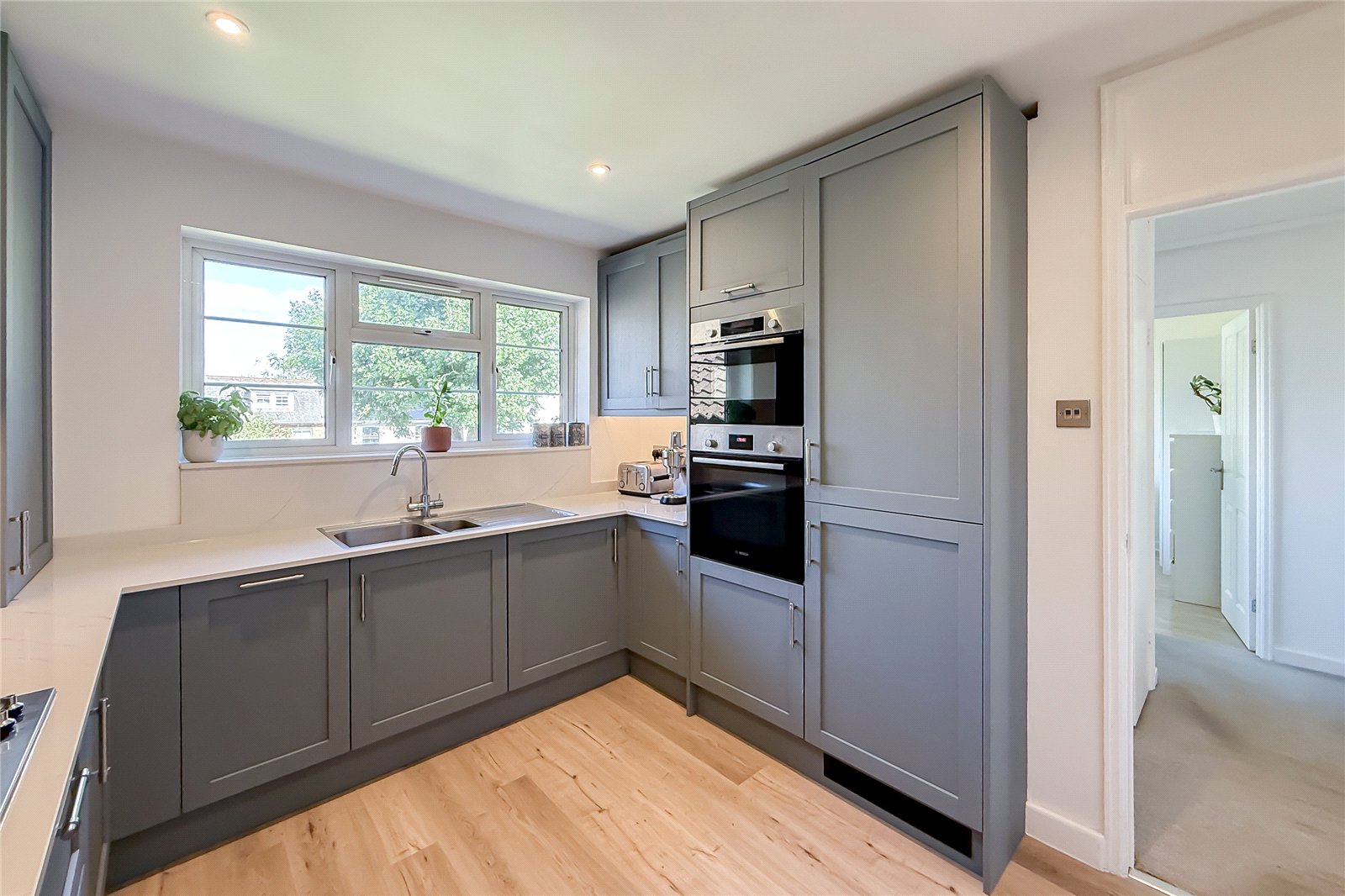 2 bed maisonette for sale in The Lawns, Mount Pleasant, St. Albans, Hertfordshire, AL3 - Property Image 4