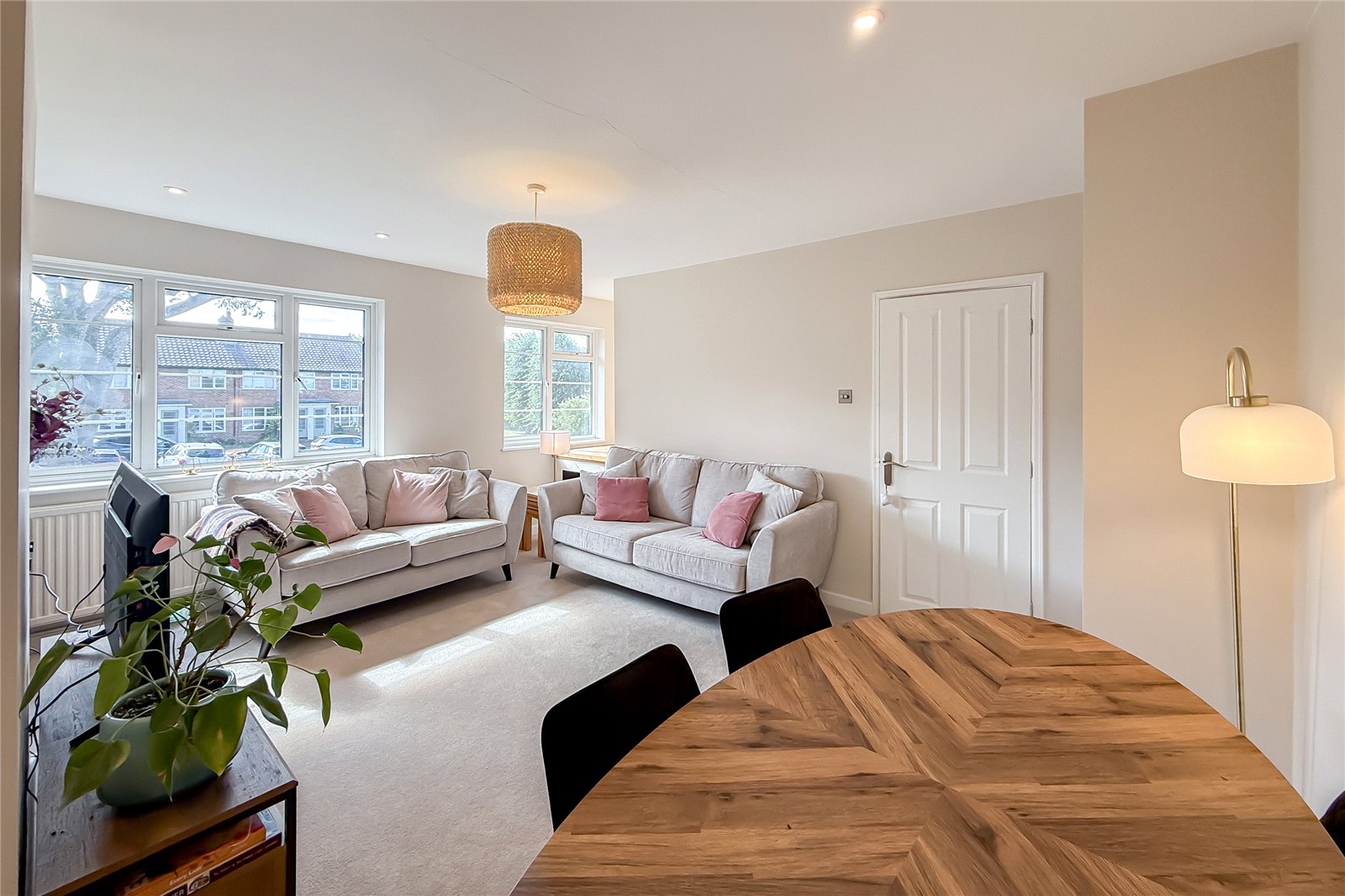 2 bed maisonette for sale in The Lawns, Mount Pleasant, St. Albans, Hertfordshire, AL3 - Property Image 2