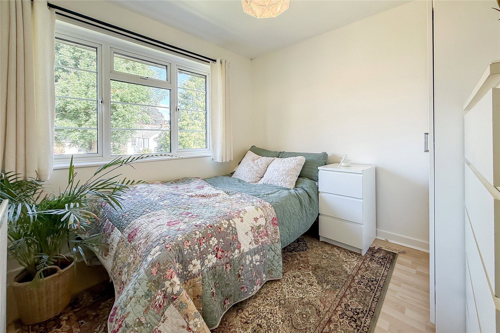 2 bed maisonette for sale in The Lawns, Mount Pleasant, St. Albans, Hertfordshire, AL3 - Property Image 5