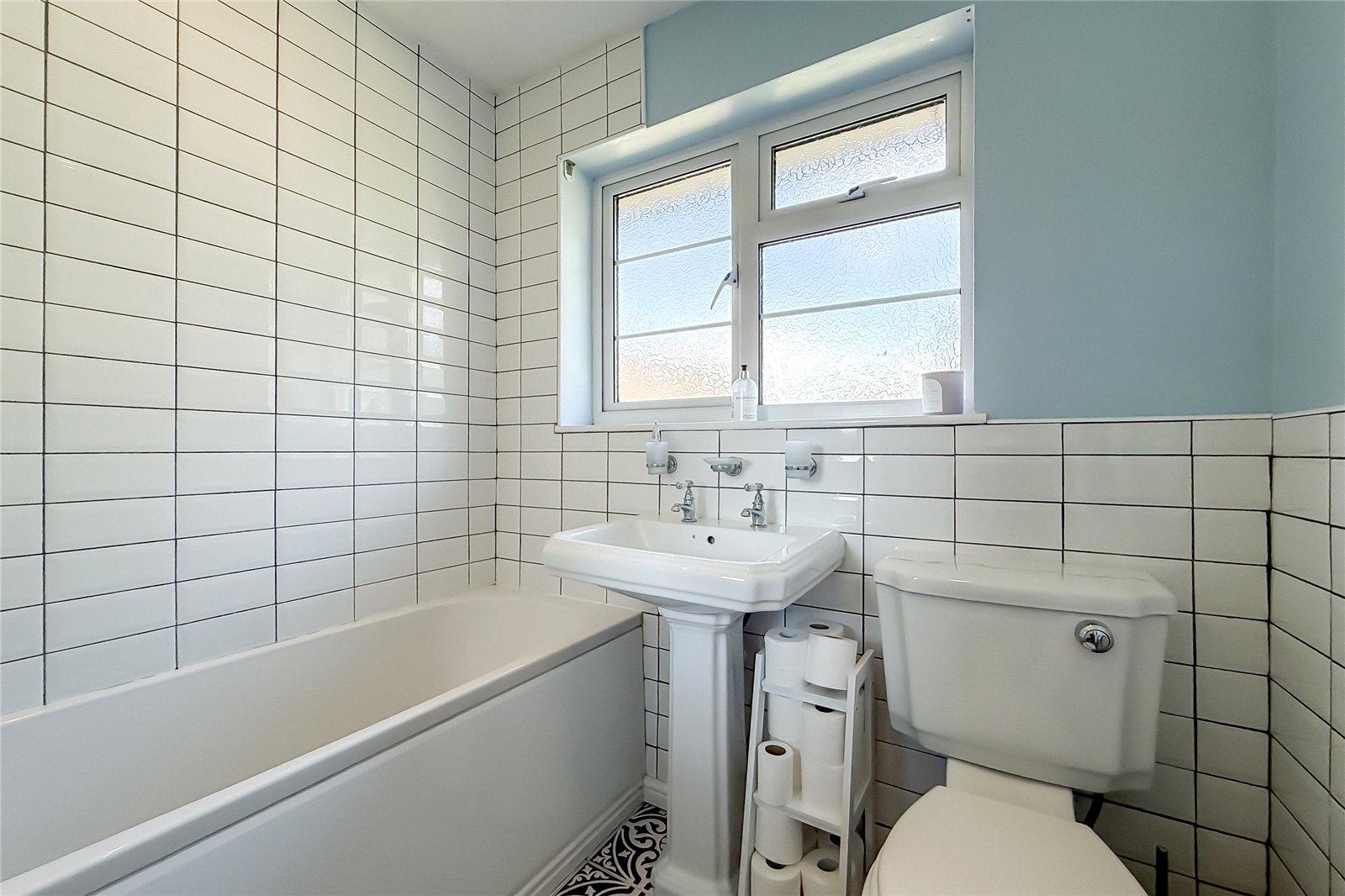 2 bed maisonette for sale in The Lawns, Mount Pleasant, St. Albans, Hertfordshire, AL3 - Property Image 7
