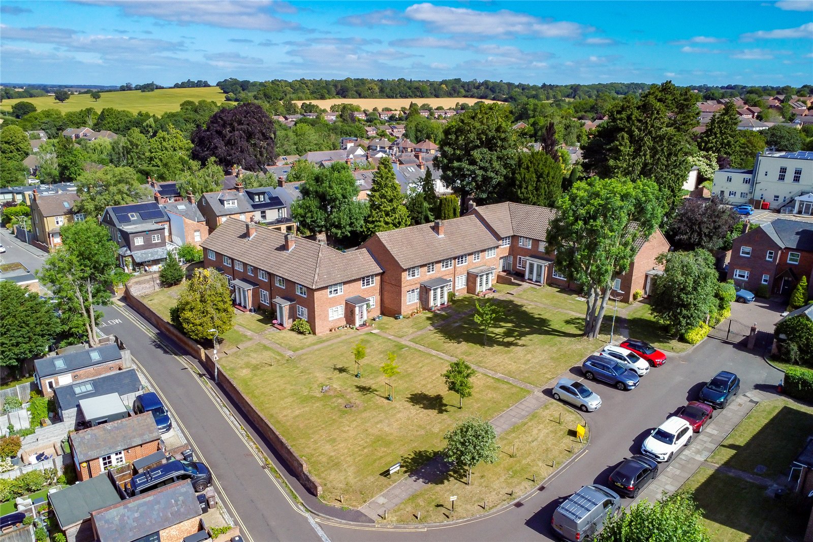2 bed maisonette for sale in The Lawns, Mount Pleasant, St. Albans, Hertfordshire, AL3 - Property Image 8