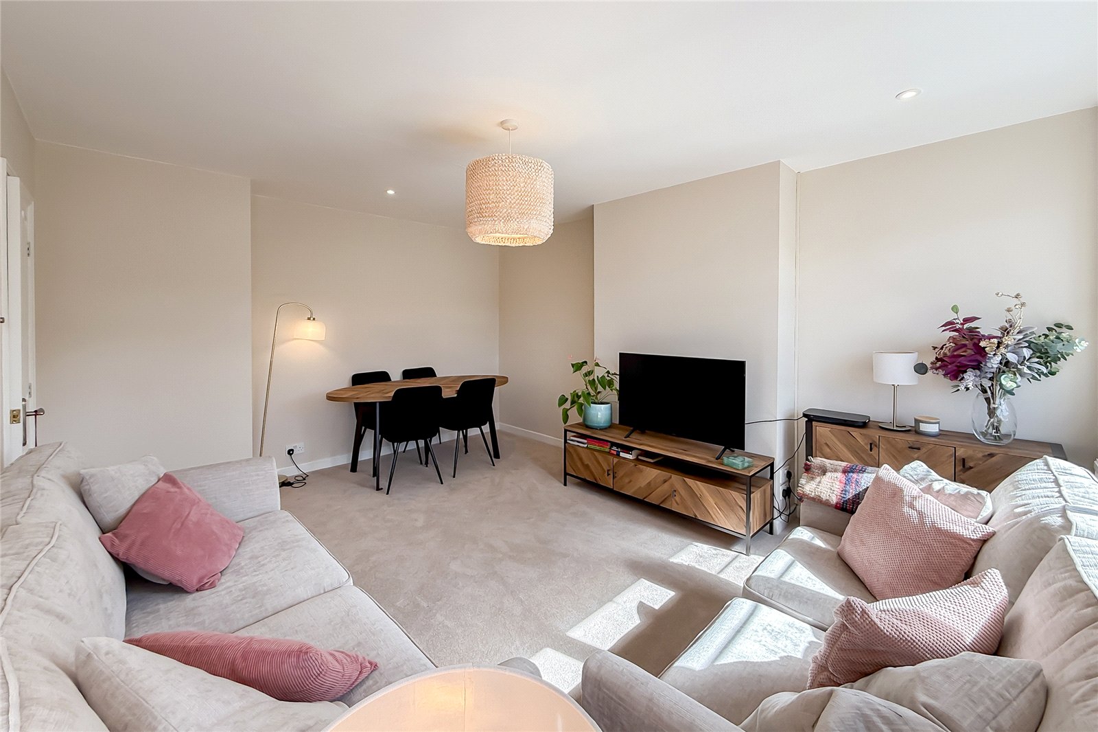 2 bed maisonette for sale in The Lawns, Mount Pleasant, St. Albans, Hertfordshire, AL3 - Property Image 13