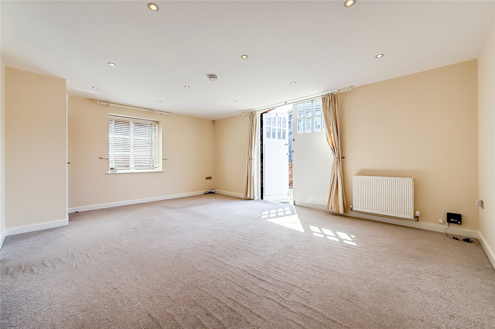 2 bed ground floor flat for sale in St. Peters Road, St. Albans, Hertfordshire, AL1  - Property Image 4