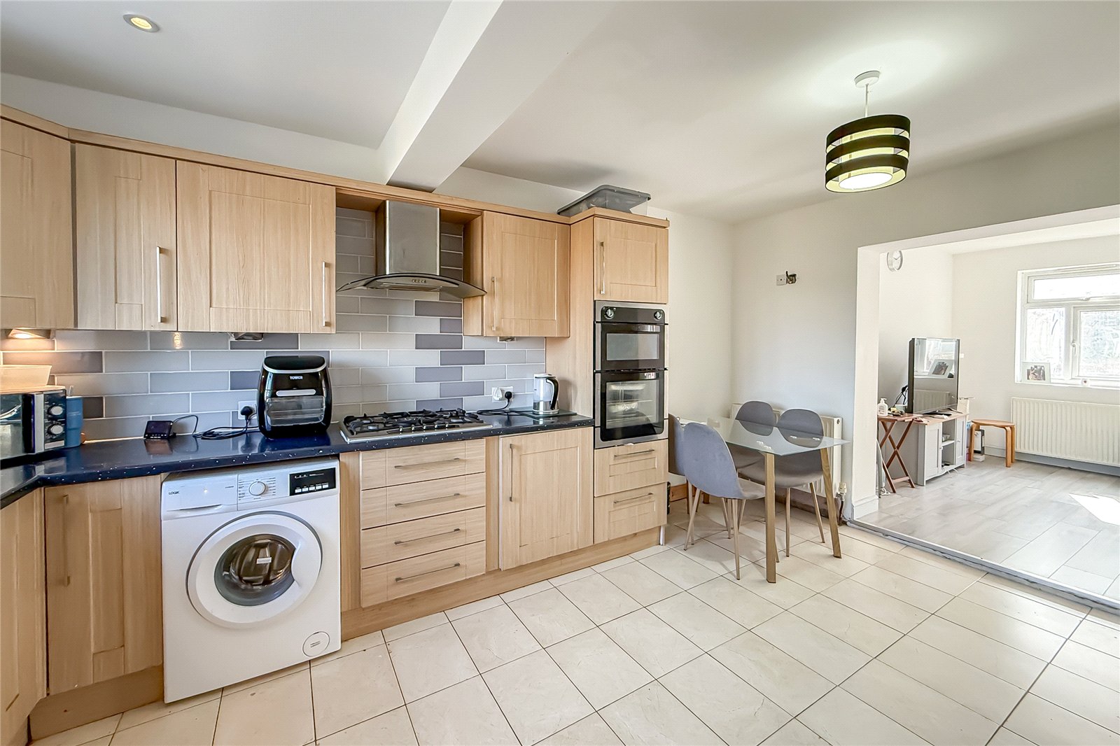 3 bed end of terrace house for sale in White Hedge Drive, St. Albans, Hertfordshire, AL3  - Property Image 3