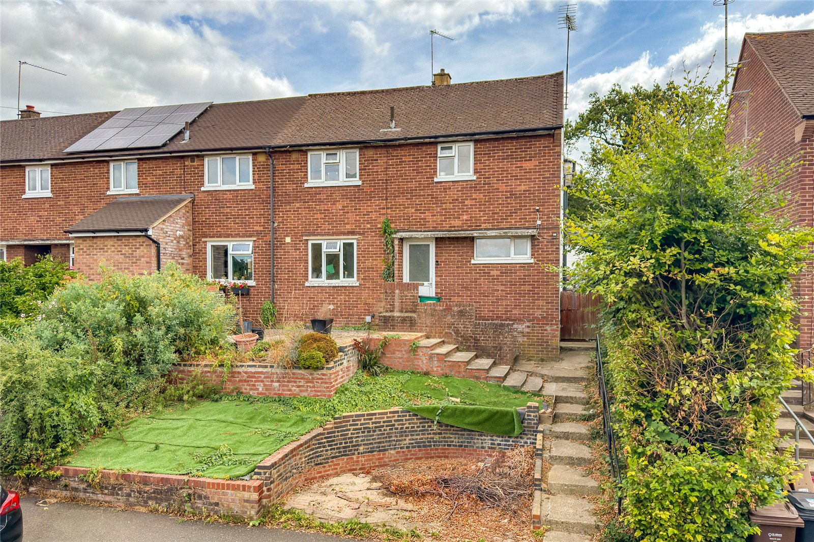 3 bed end of terrace house for sale in White Hedge Drive, St. Albans, Hertfordshire, AL3