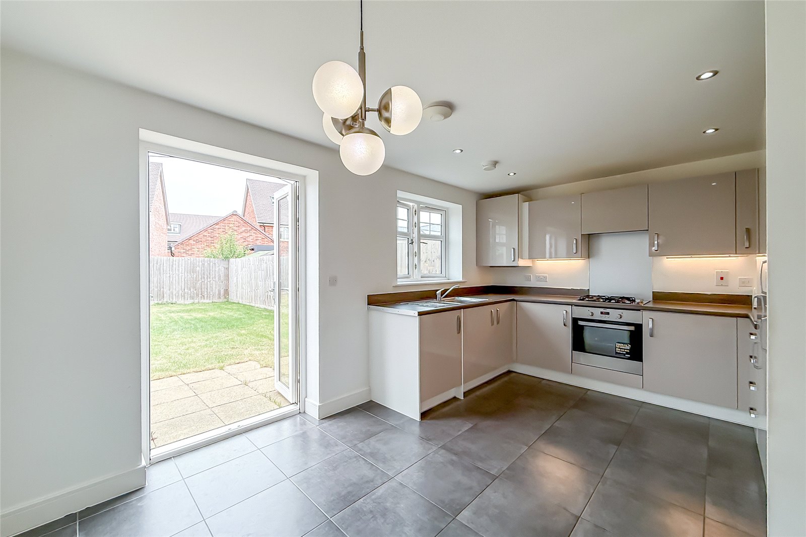3 bed end of terrace house for sale in Falcon Way, St. Albans, Hertfordshire, AL4  - Property Image 3