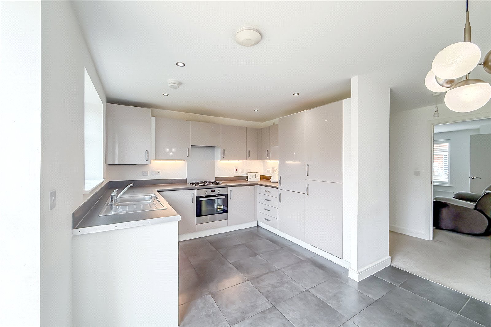 3 bed end of terrace house for sale in Falcon Way, St. Albans, Hertfordshire, AL4  - Property Image 4