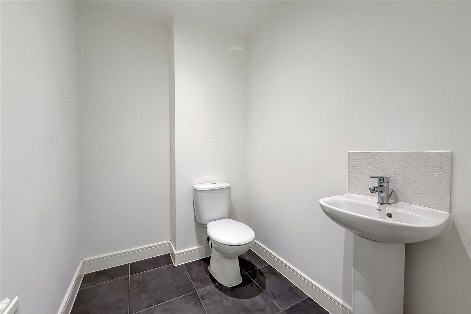 3 bed end of terrace house for sale in Falcon Way, St. Albans, Hertfordshire, AL4  - Property Image 5