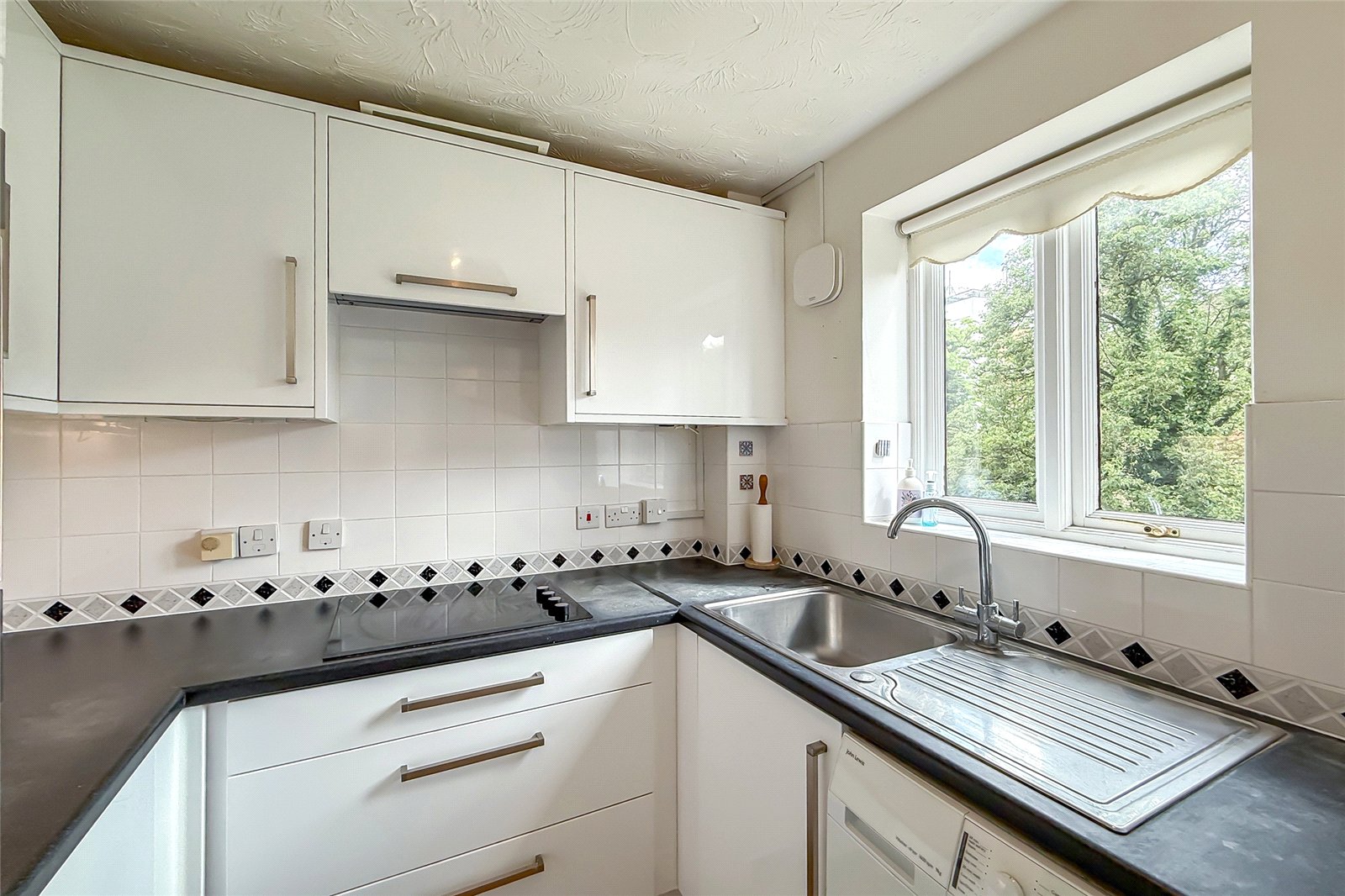 1 bed apartment for sale in Hatfield Road, St. Albans, Hertfordshire, AL1 - Property Image 5