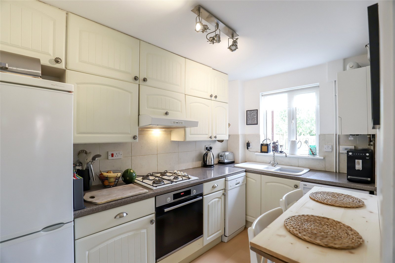 2 bed terraced house for sale in Wynchlands Crescent, St. Albans, Hertfordshire, AL4  - Property Image 4