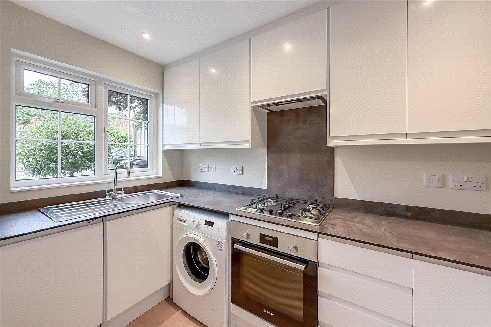 2 bed end of terrace house to rent in Harness Way, St. Albans, Hertfordshire, AL4 - Property Image 2