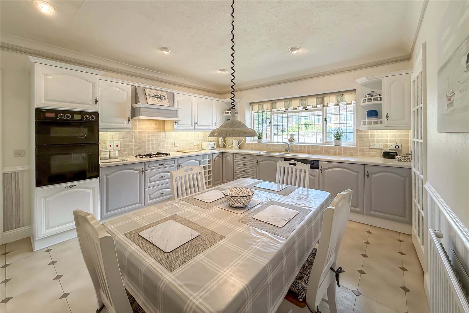 3 bed detached bungalow for sale in Francis Avenue, St. Albans, Hertfordshire, AL3 - Property Image 4