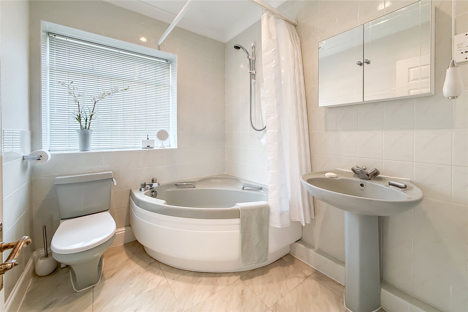 3 bed detached bungalow for sale in Francis Avenue, St. Albans, Hertfordshire, AL3 - Property Image 13