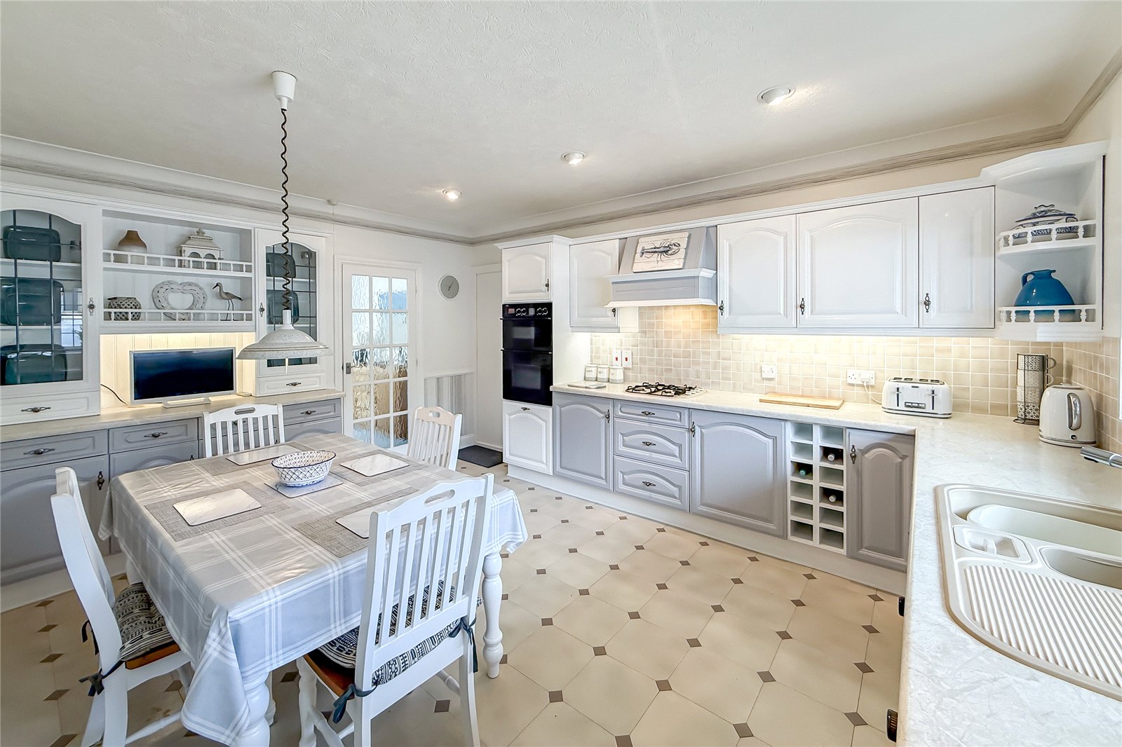 3 bed detached bungalow for sale in Francis Avenue, St. Albans, Hertfordshire, AL3 - Property Image 17