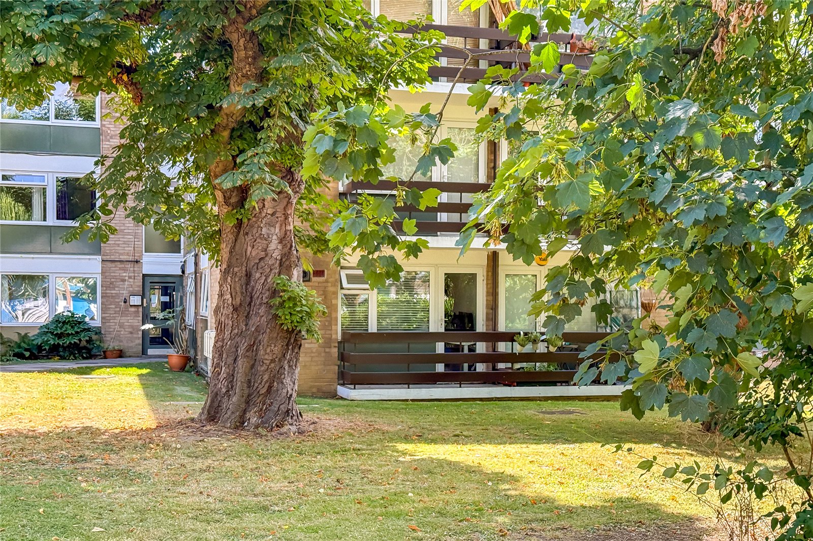 2 bed ground floor flat for sale in Abbots Park, St. Albans, Hertfordshire, AL1 - Property Image 9