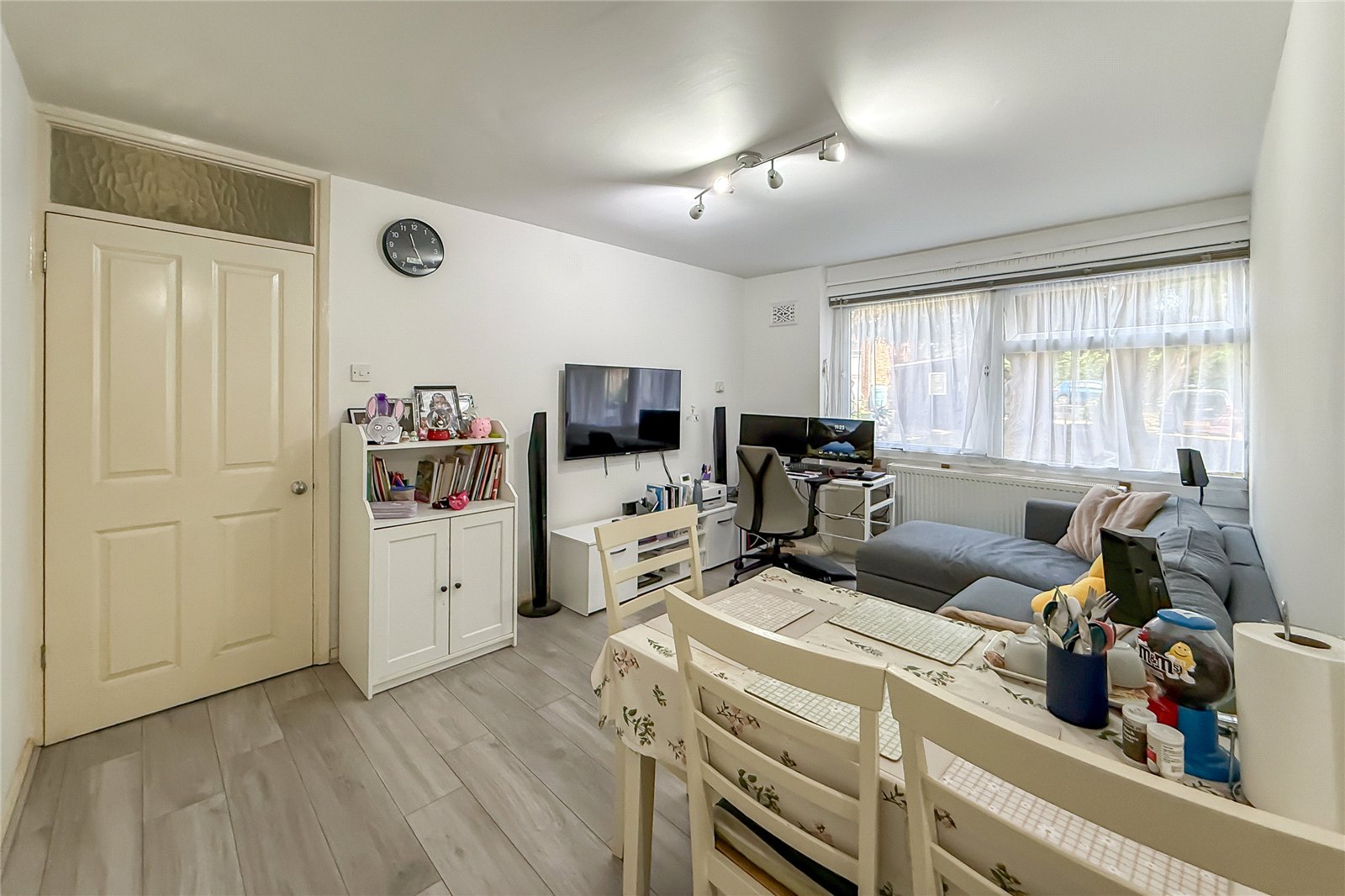 2 bed ground floor flat for sale in Abbots Park, St. Albans, Hertfordshire, AL1 - Property Image 4