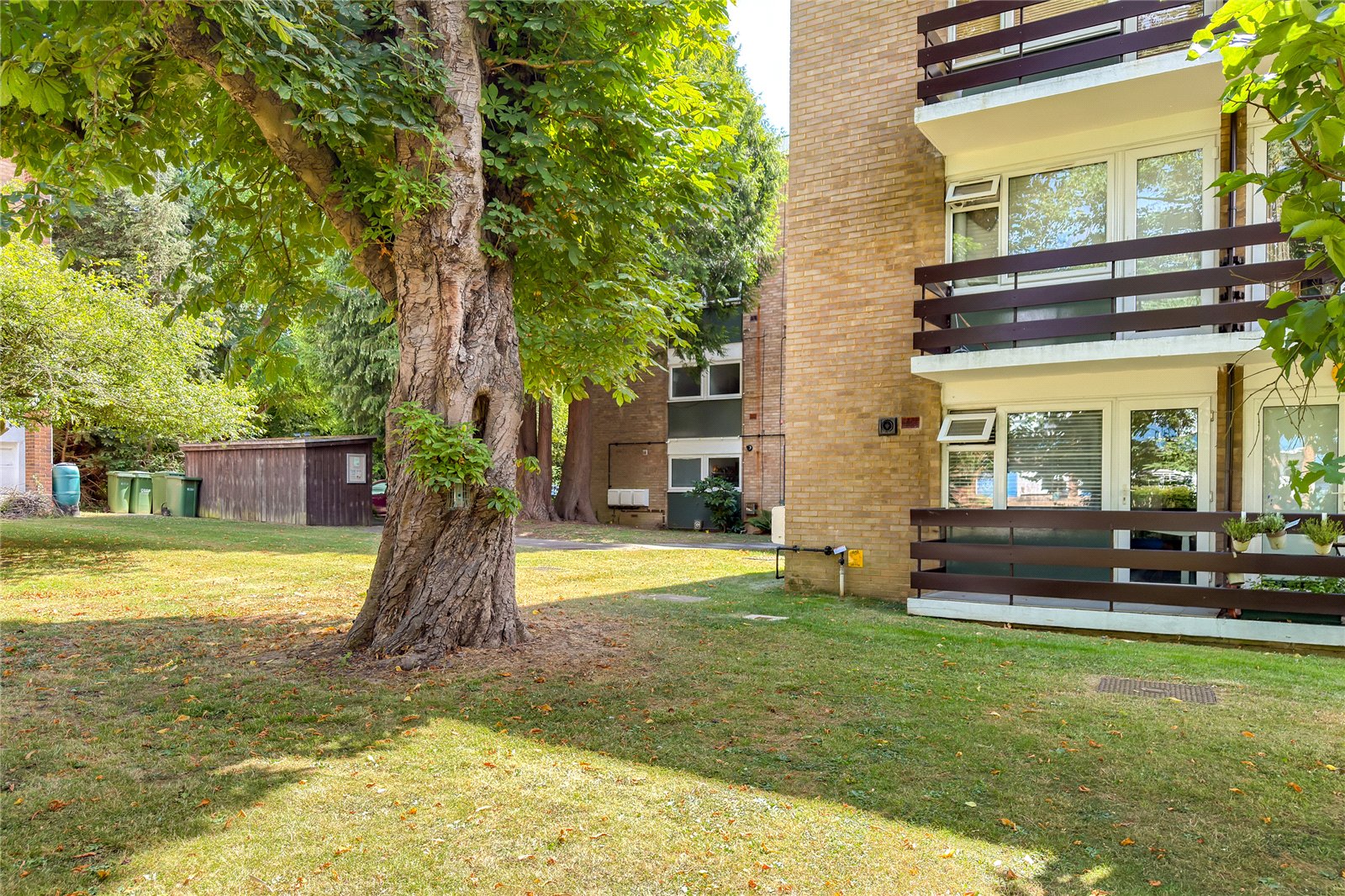 2 bed ground floor flat for sale in Abbots Park, St. Albans, Hertfordshire, AL1 - Property Image 15
