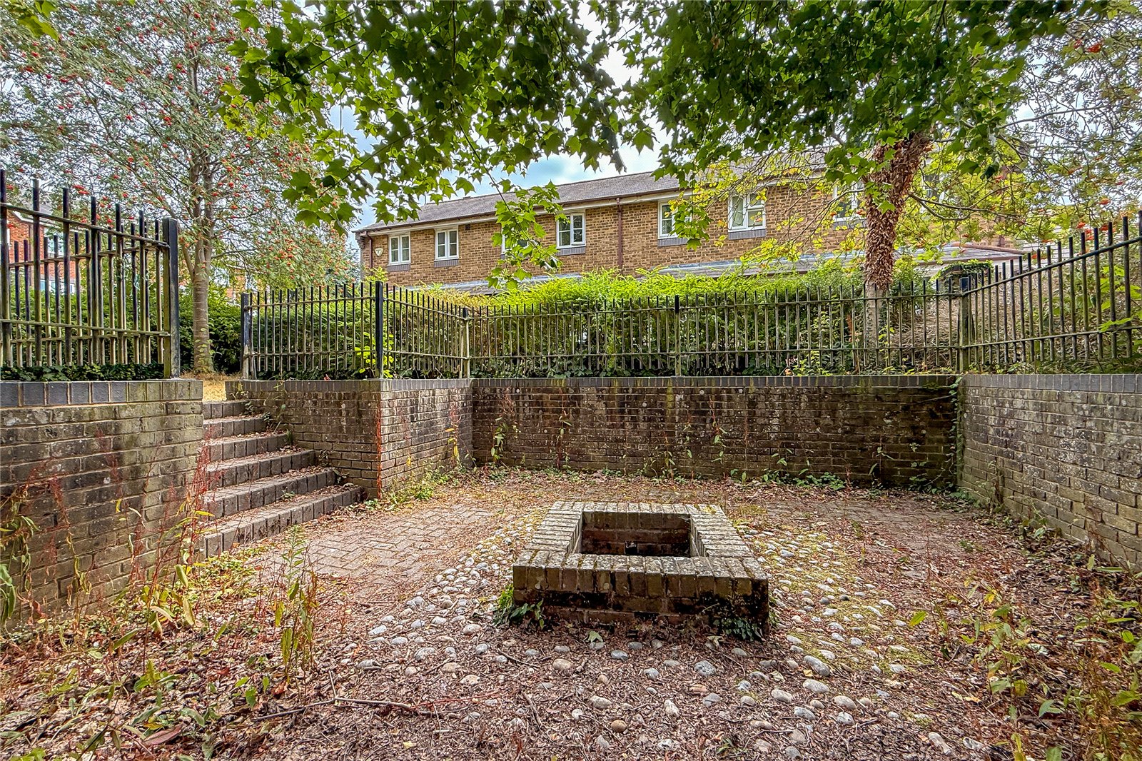 2 bed terraced house for sale in De Tany Court, St Albans, Hertfordshire, AL1 - Property Image 12