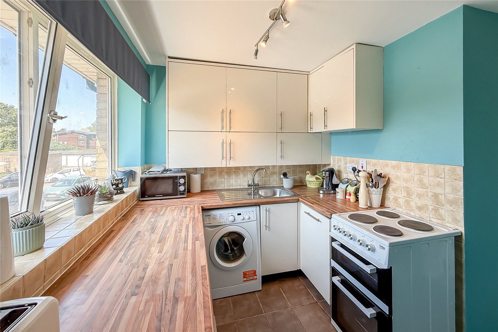 2 bed maisonette for sale in The Beeches, Park Street, St. Albans, Hertfordshire, AL2  - Property Image 2