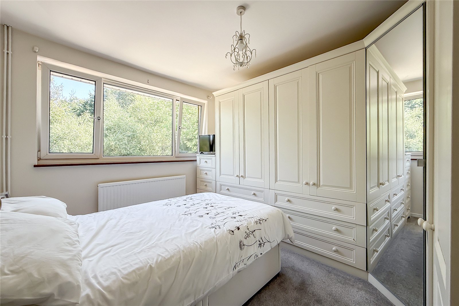 2 bed maisonette for sale in The Beeches, Park Street, St. Albans, Hertfordshire, AL2  - Property Image 6