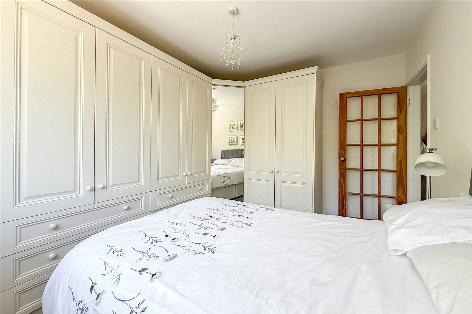 2 bed maisonette for sale in The Beeches, Park Street, St. Albans, Hertfordshire, AL2  - Property Image 7