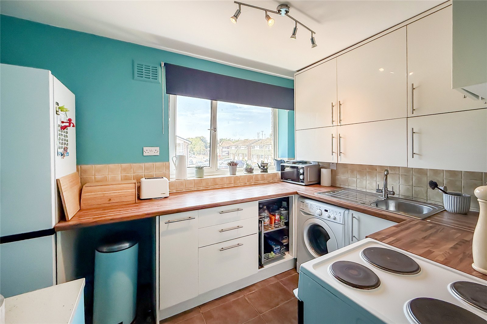 2 bed maisonette for sale in The Beeches, Park Street, St. Albans, Hertfordshire, AL2  - Property Image 13