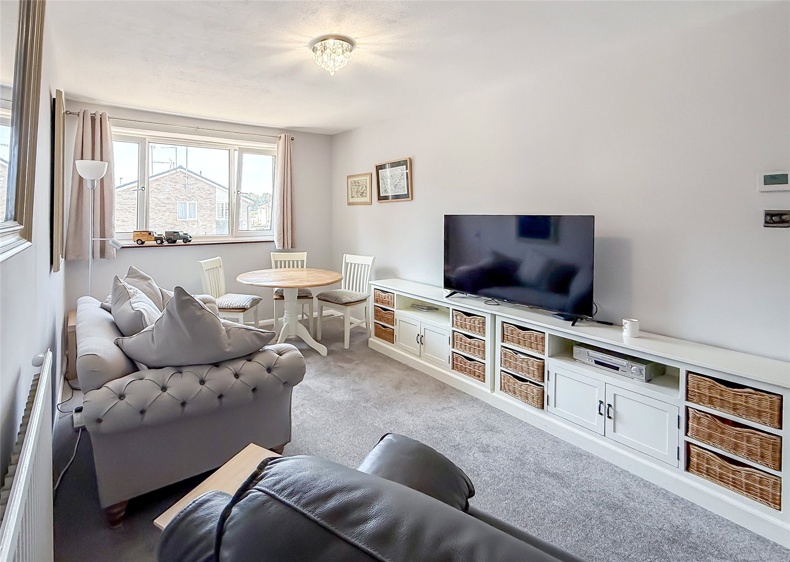 2 bed maisonette for sale in The Beeches, Park Street, St. Albans, Hertfordshire, AL2  - Property Image 4