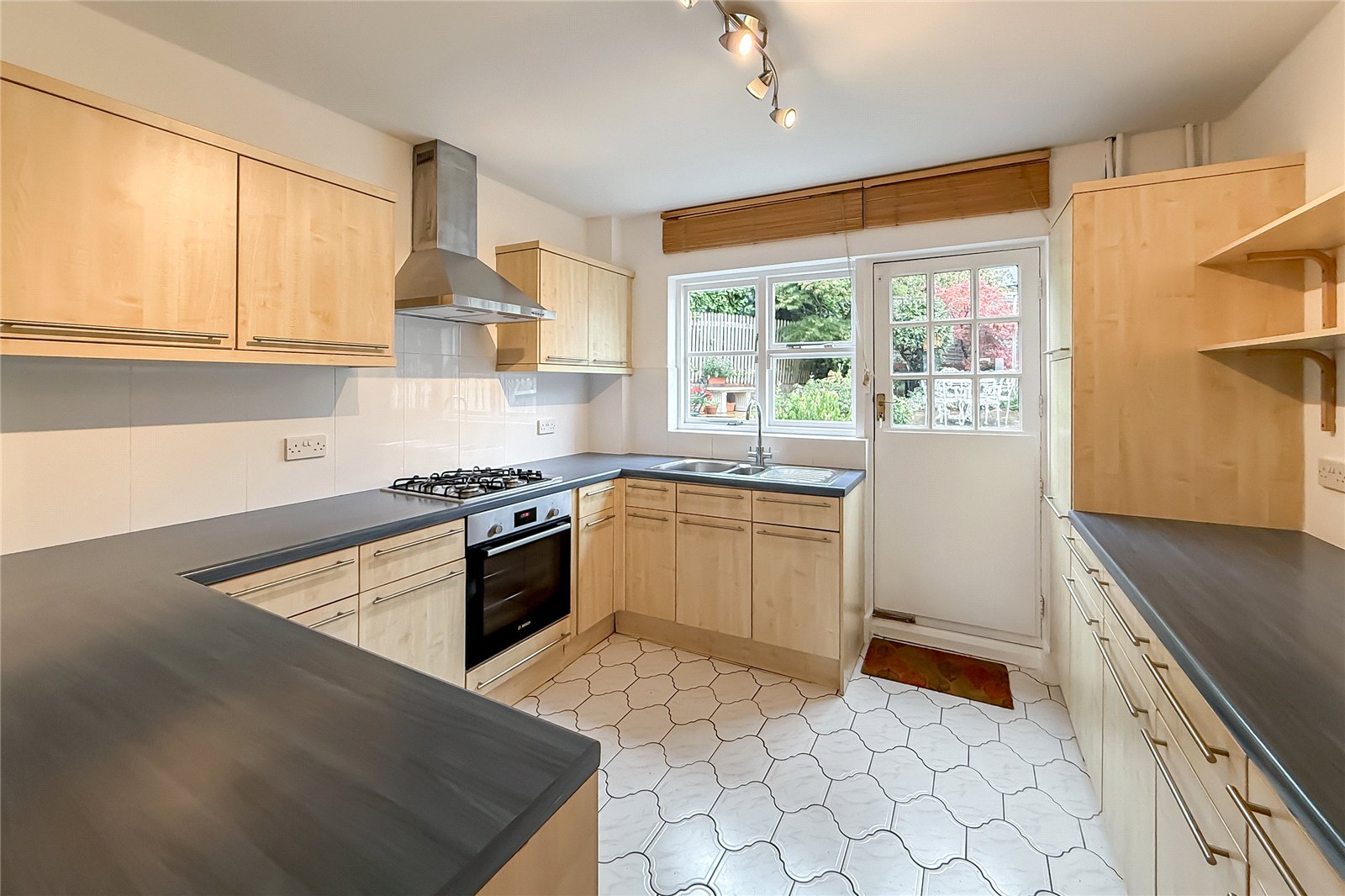 2 bed terraced house for sale in Sopwell Lane, St. Albans, Hertfordshire, AL1  - Property Image 4
