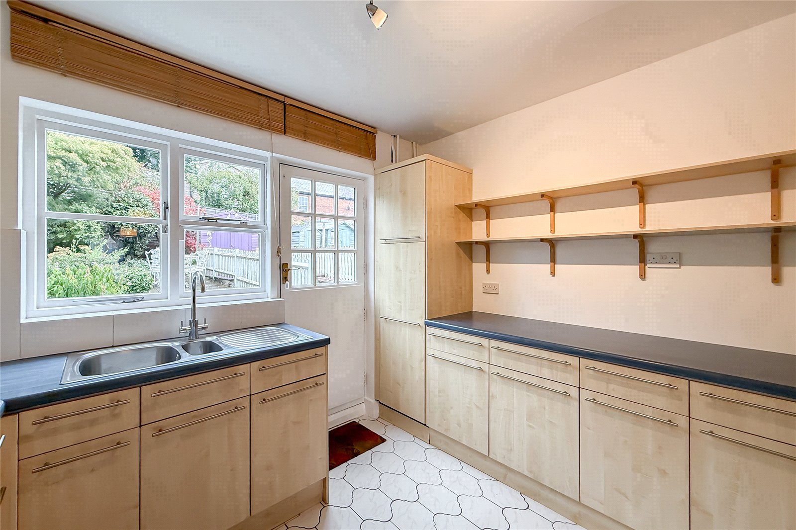 2 bed terraced house for sale in Sopwell Lane, St. Albans, Hertfordshire, AL1  - Property Image 14