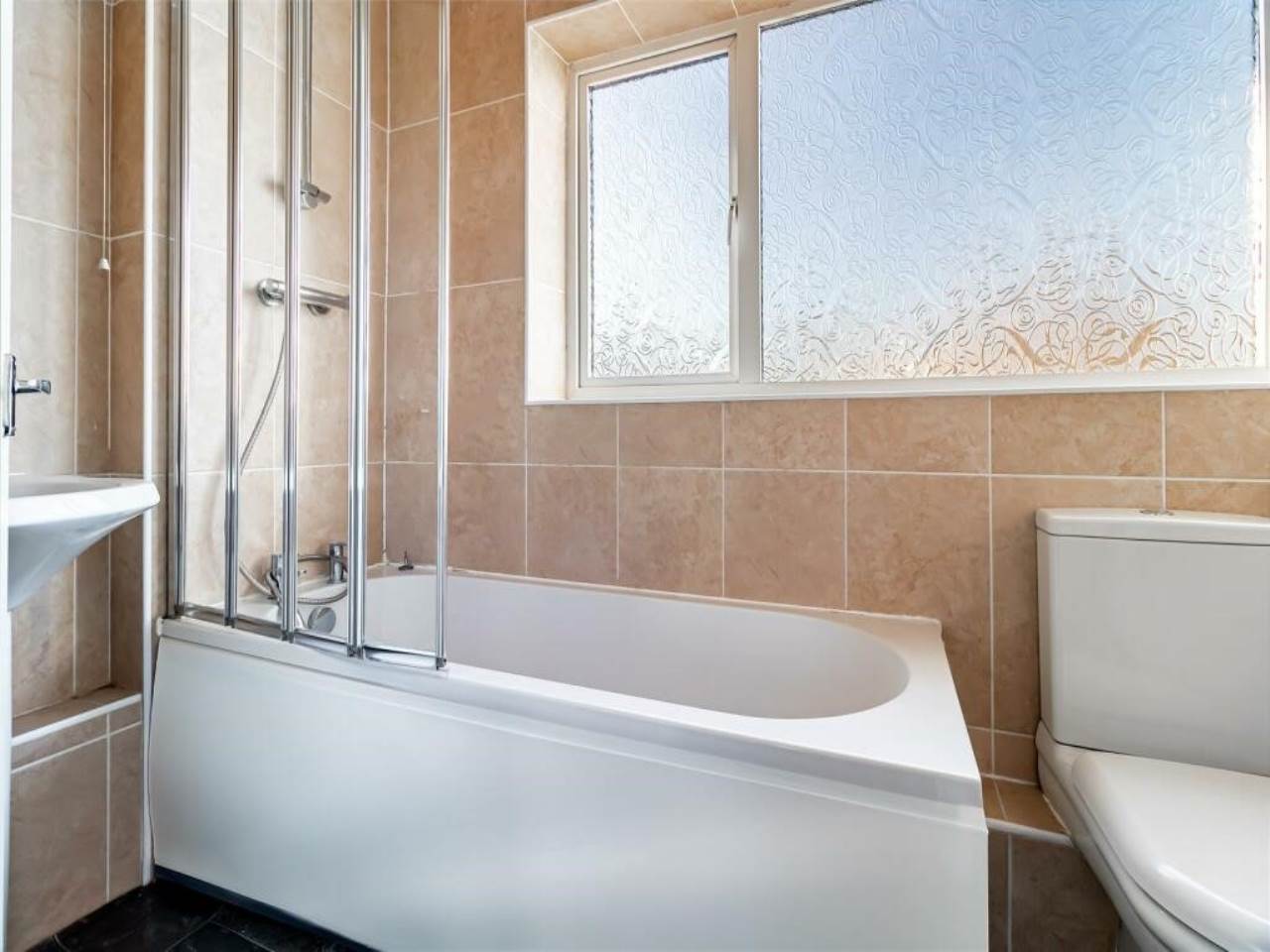 3 bed detached house to rent in Dane Common, Kedington, CB9  - Property Image 3