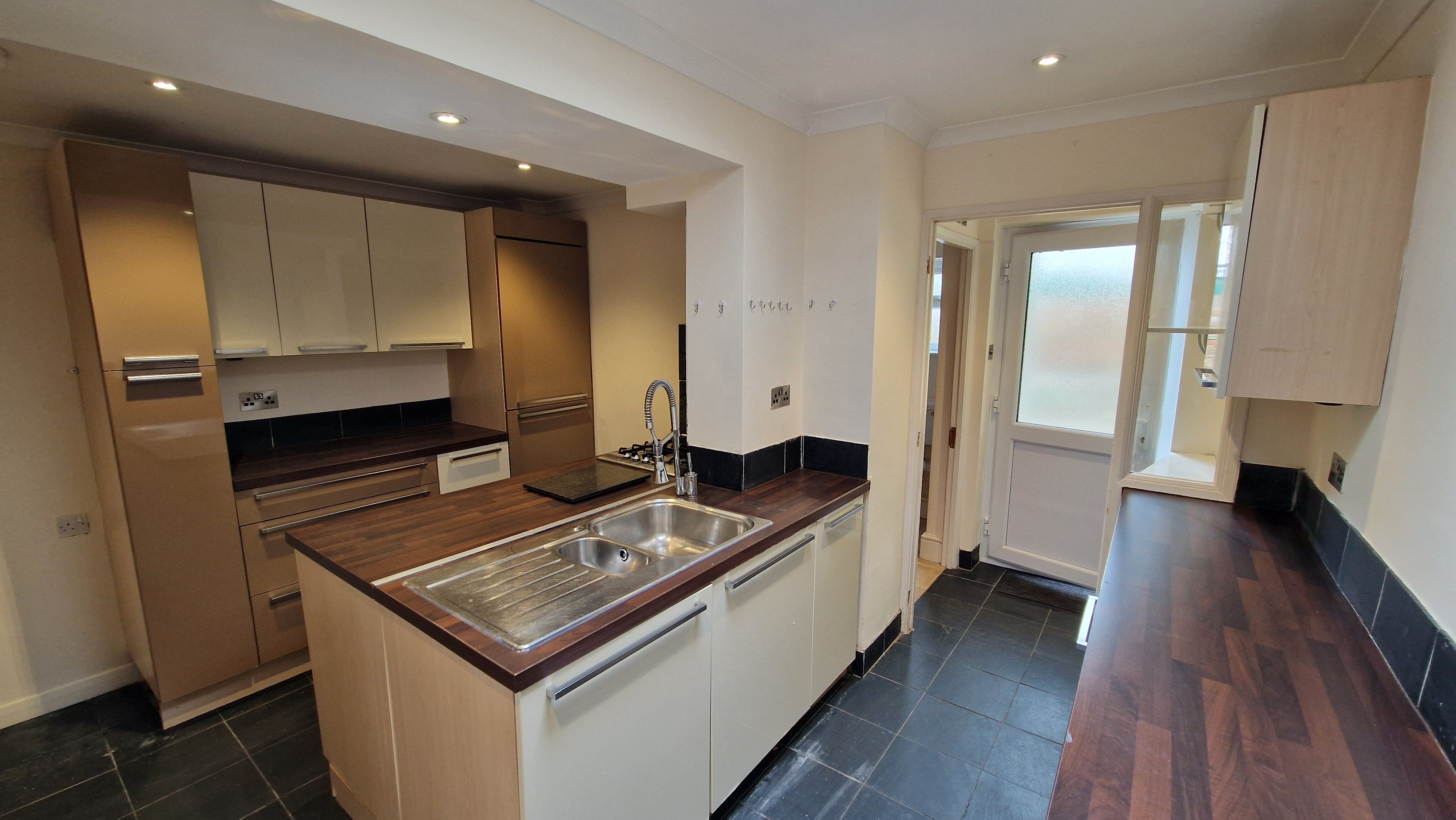 3 bed terraced house to rent in Albemarle Road, Taunton, TA1 3