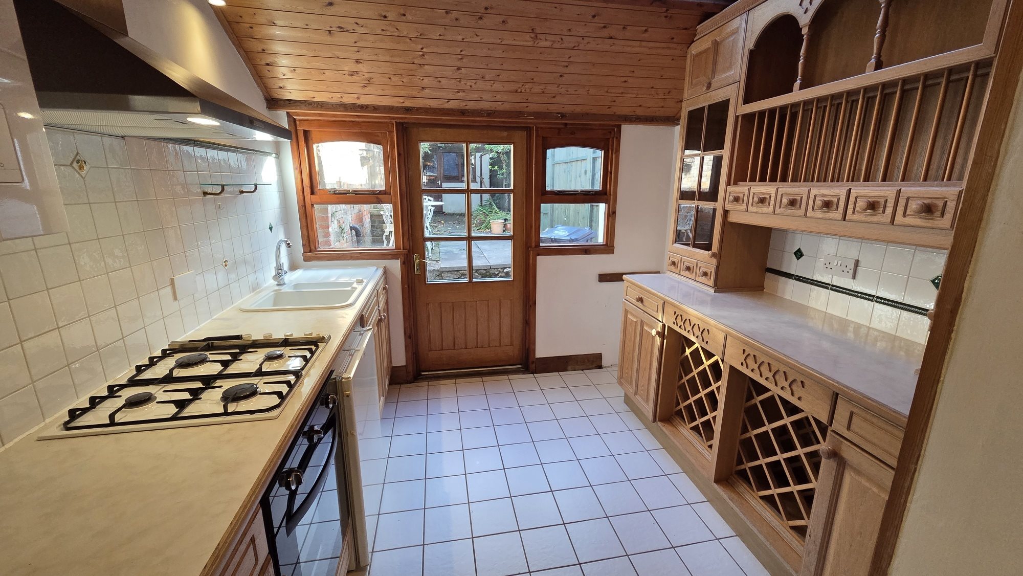 2 bed cottage to rent in High Street, Chard, TA20 3