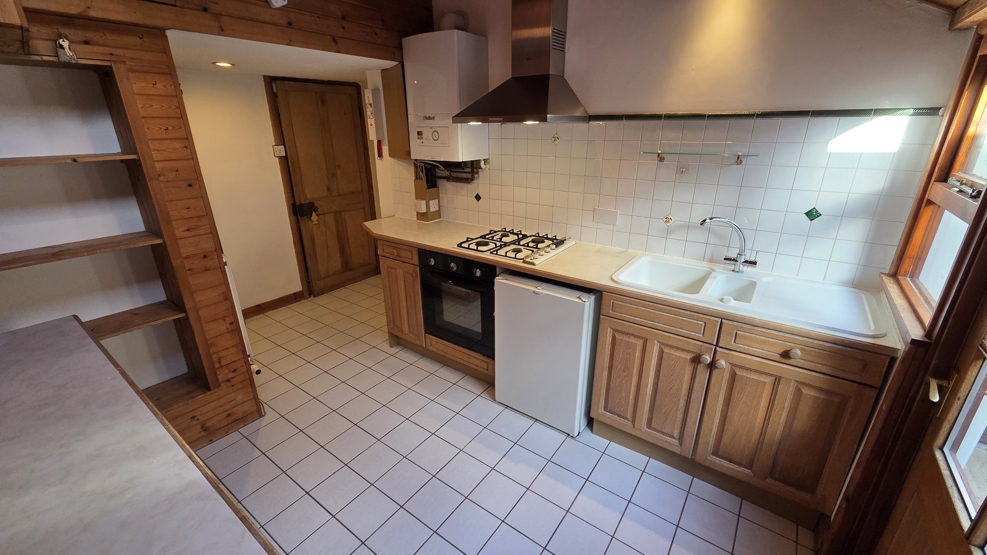 2 bed cottage to rent in High Street, Chard, TA20  - Property Image 5