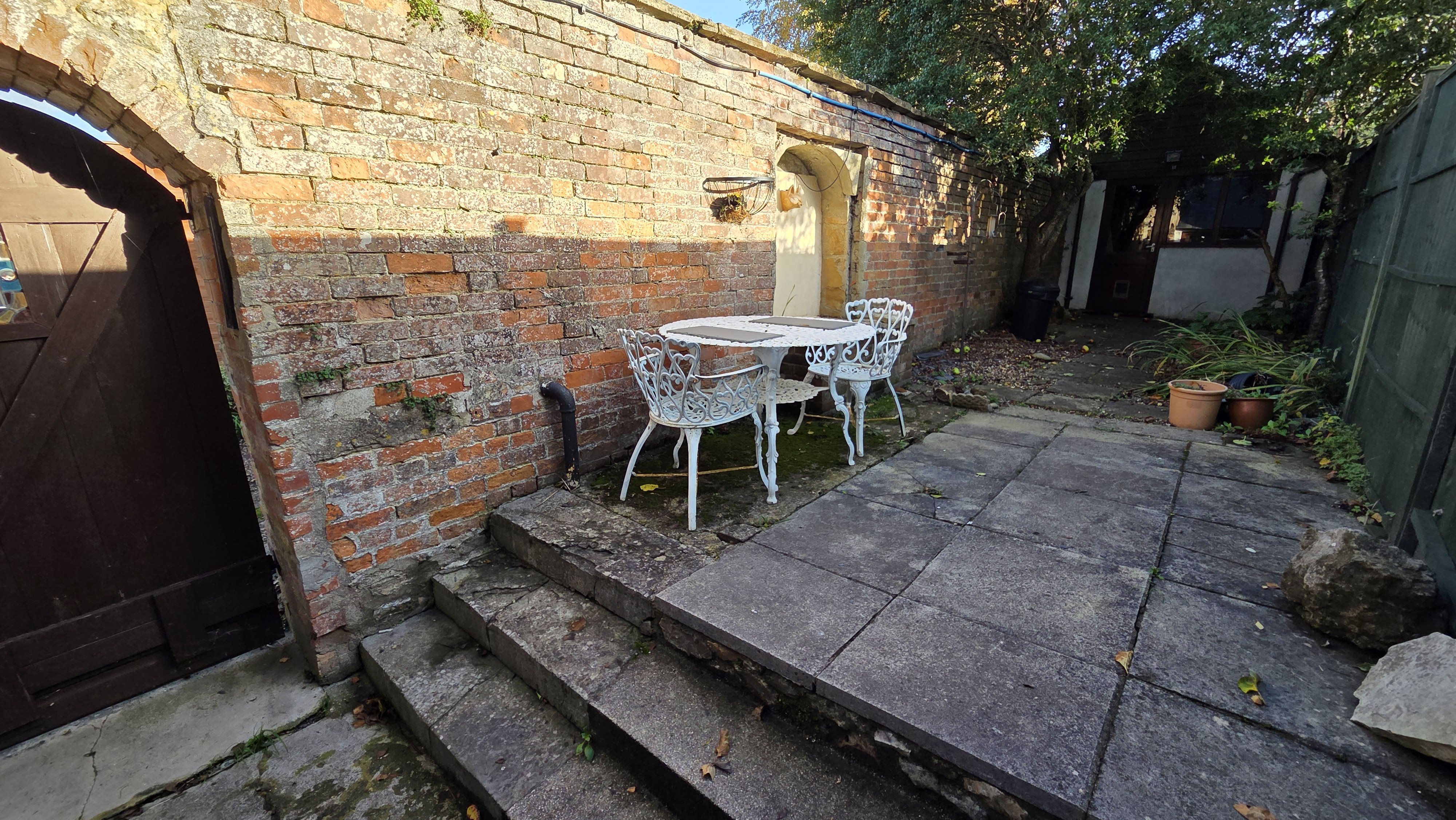 2 bed cottage to rent in High Street, Chard, TA20 8