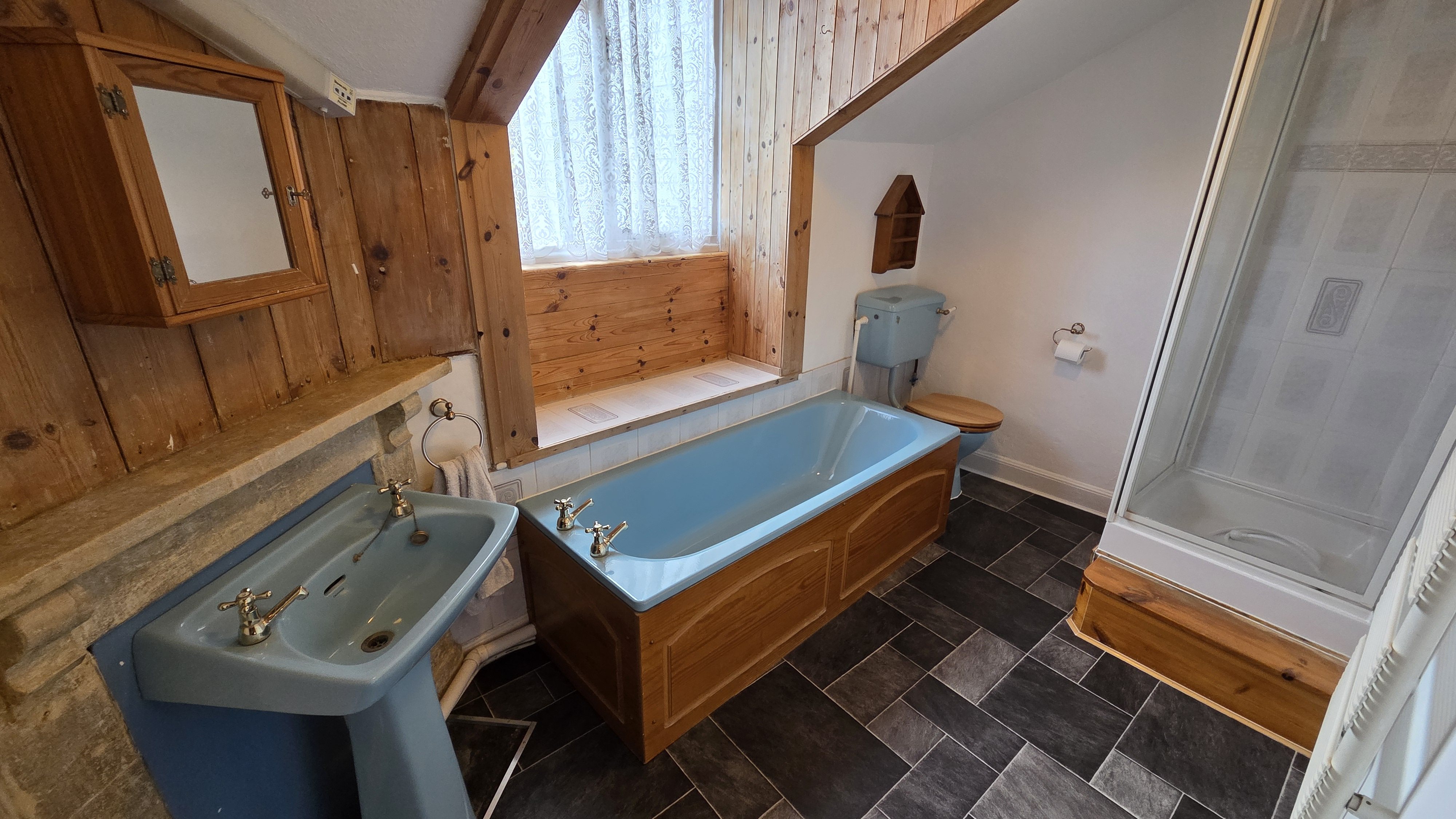 2 bed cottage to rent in High Street, Chard, TA20 7