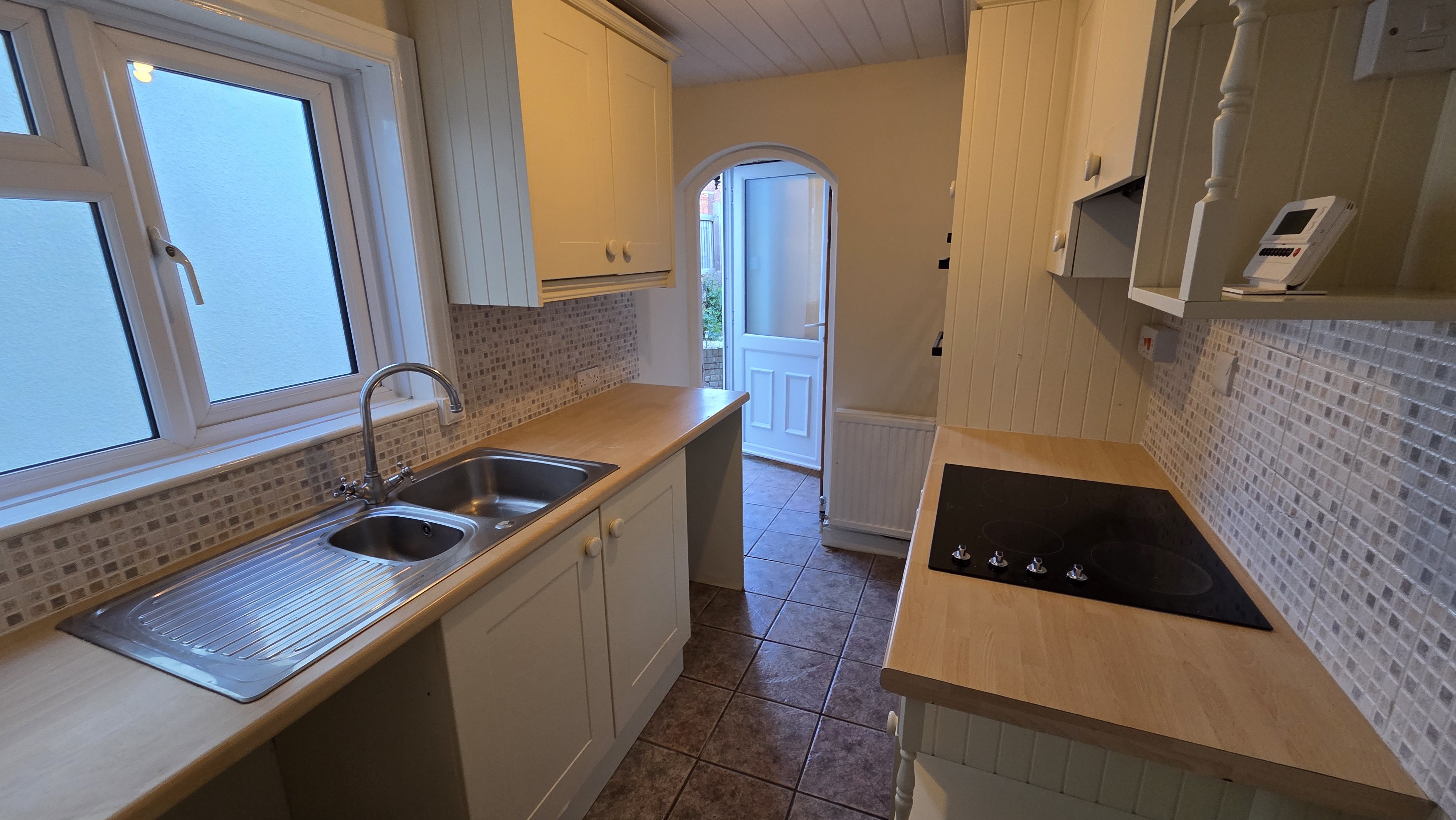 3 bed terraced house to rent in Thomas Street, Taunton, TA2 4