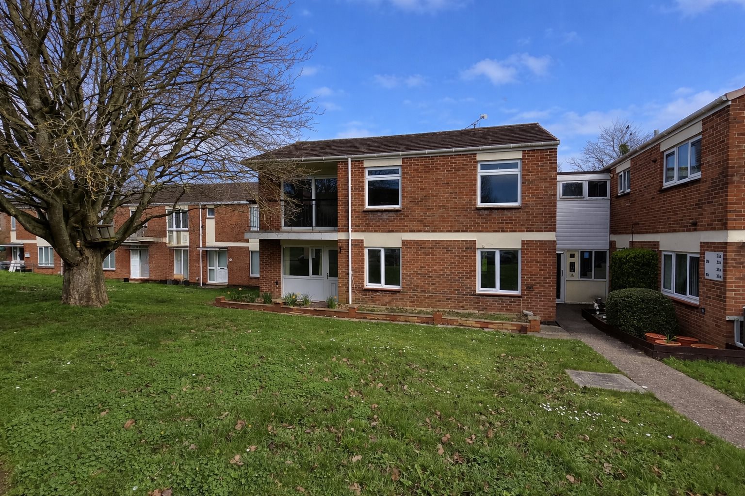 2 bed flat to rent in Bacon Drive, Taunton, TA1