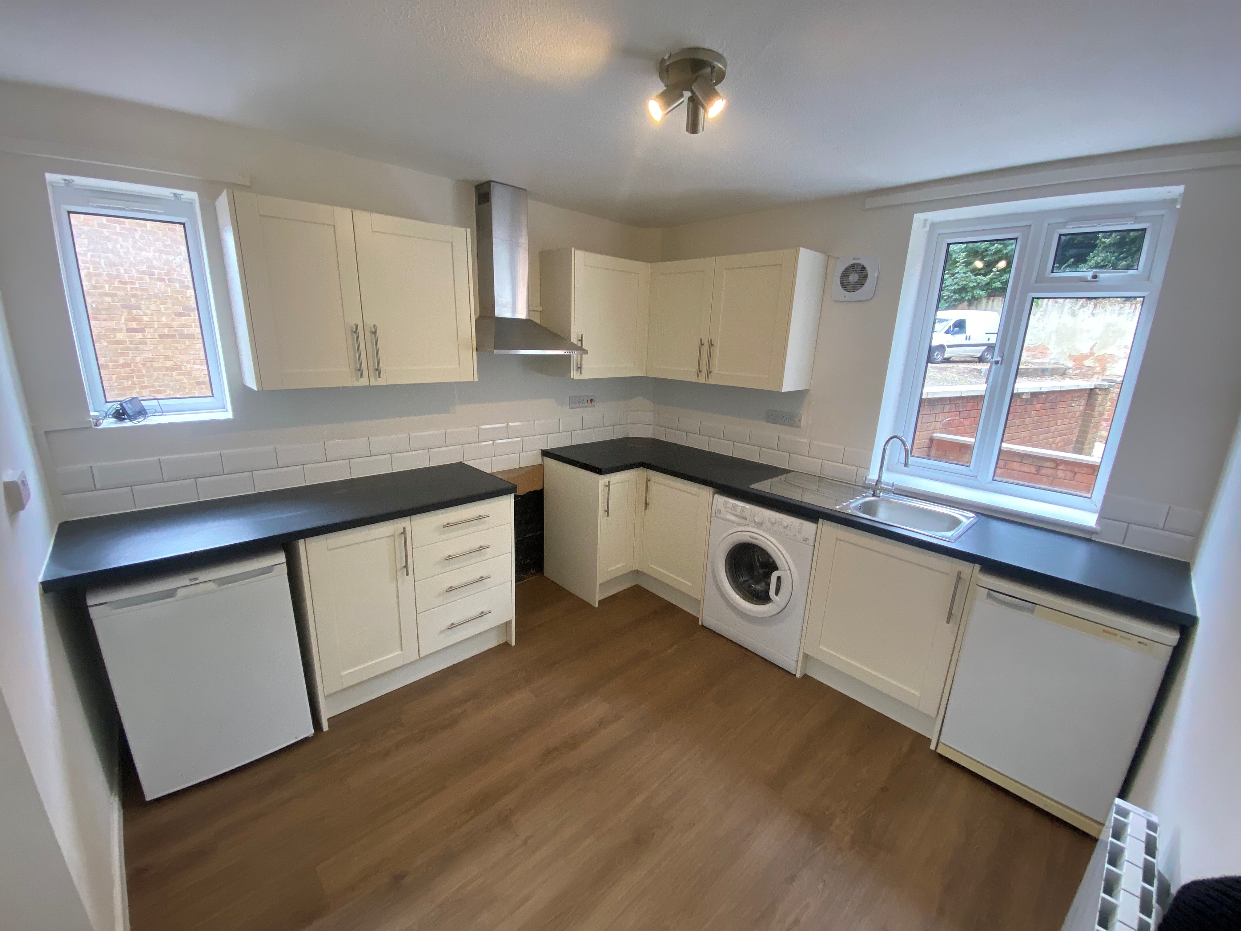 3 bed flat to rent in Belvedere Court, North Street, TA21 2