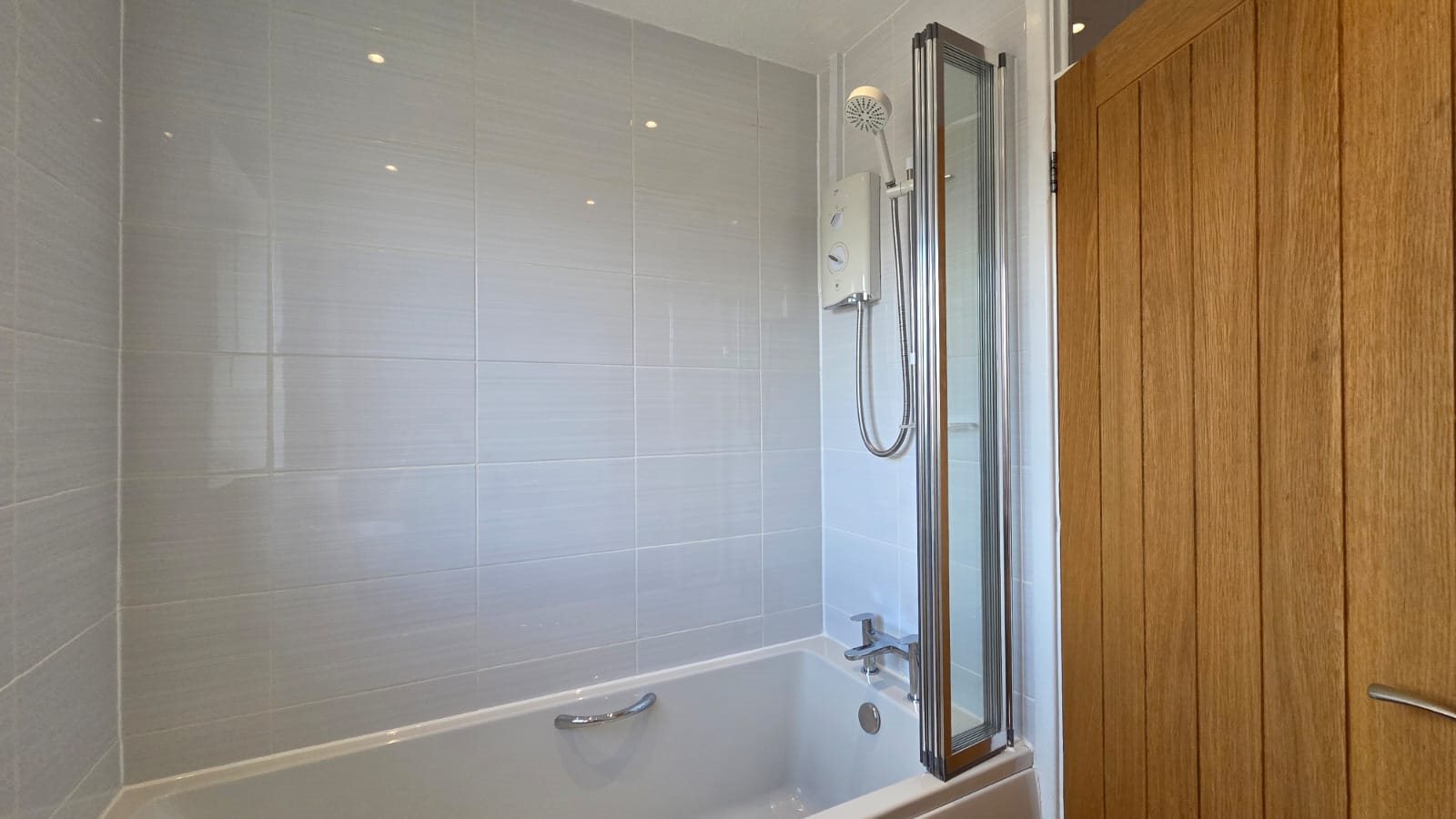 3 bed semi-detached house to rent in Thames Drive, , TA1 7