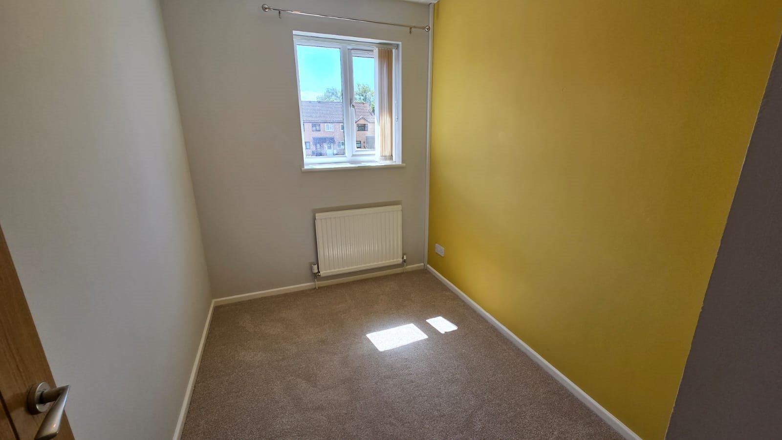 3 bed semi-detached house to rent in Thames Drive, , TA1 10