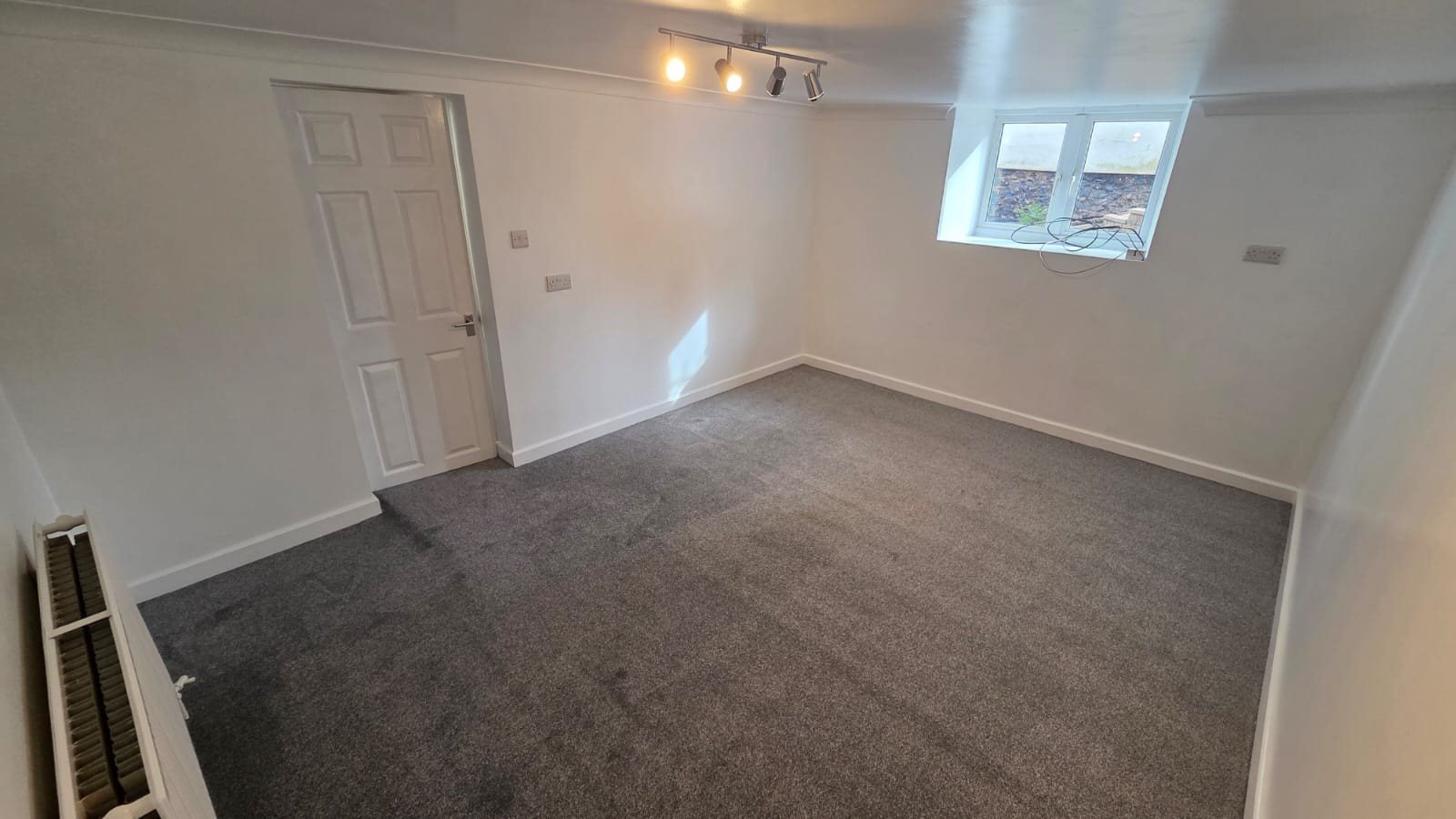 2 bed flat to rent in Rockwell Green, , TA21  - Property Image 2