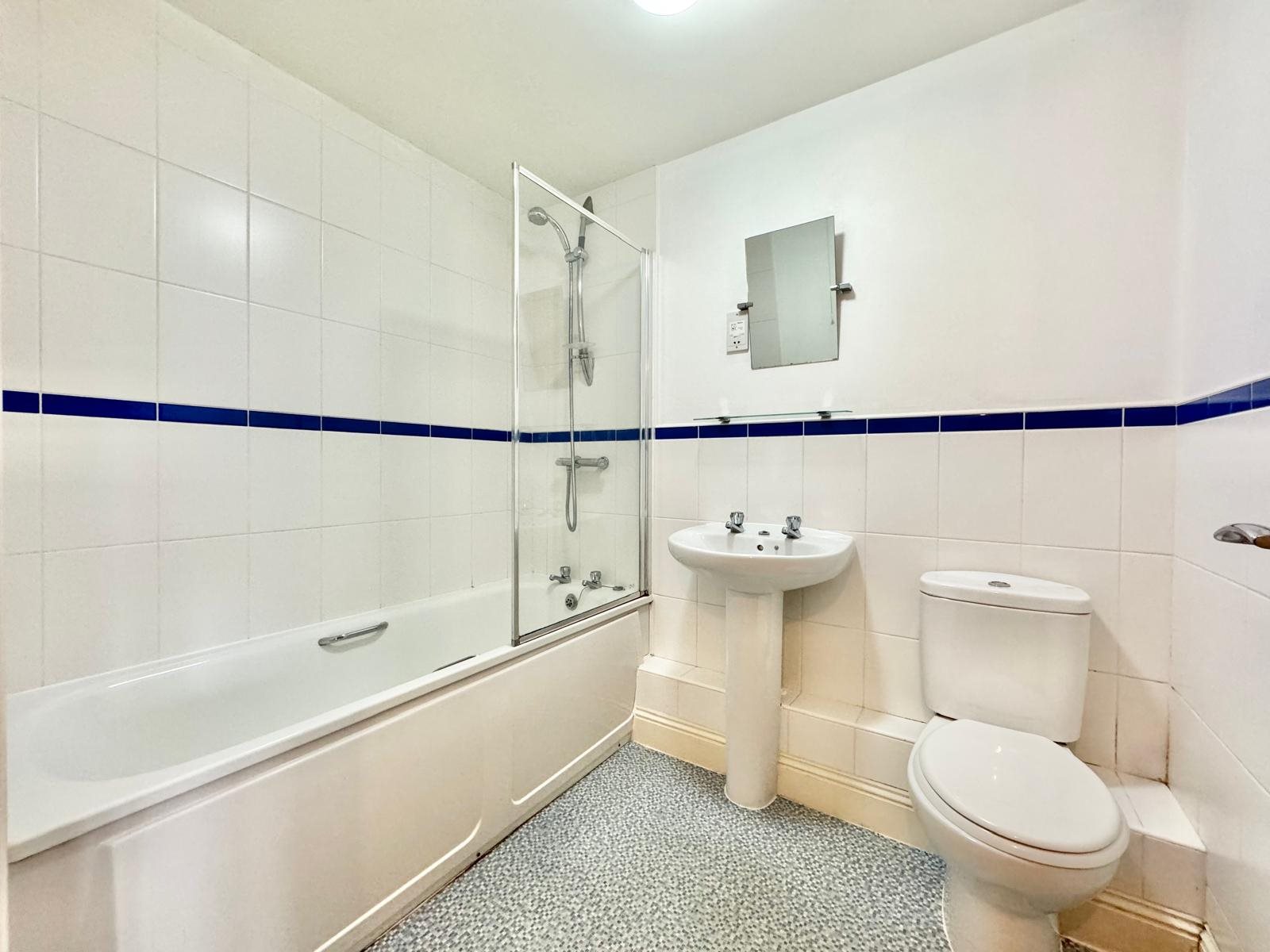 2 bed flat to rent in Monmouth Court, Taunton, TA2  - Property Image 4