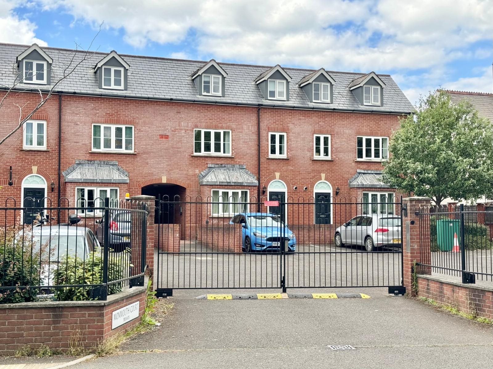 2 bed flat to rent in Monmouth Court, Taunton, TA2