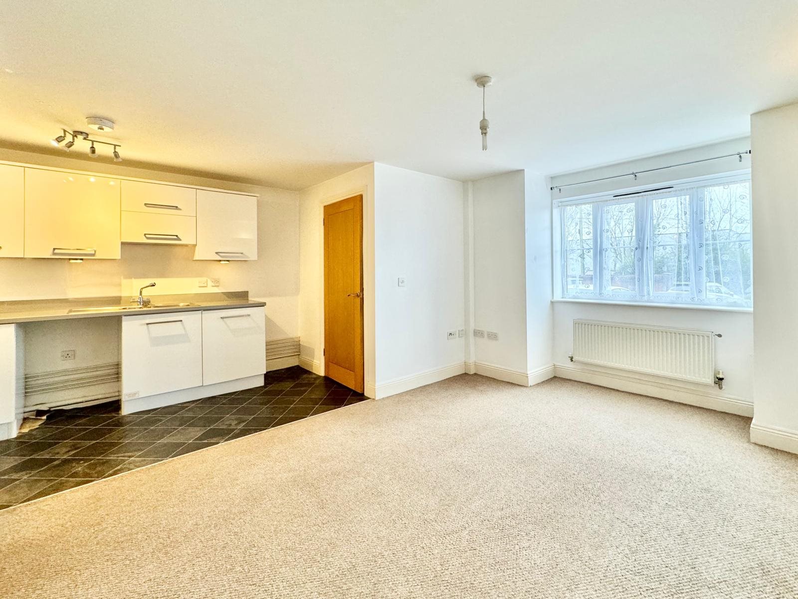 2 bed flat to rent in Monmouth Court, Taunton, TA2 6