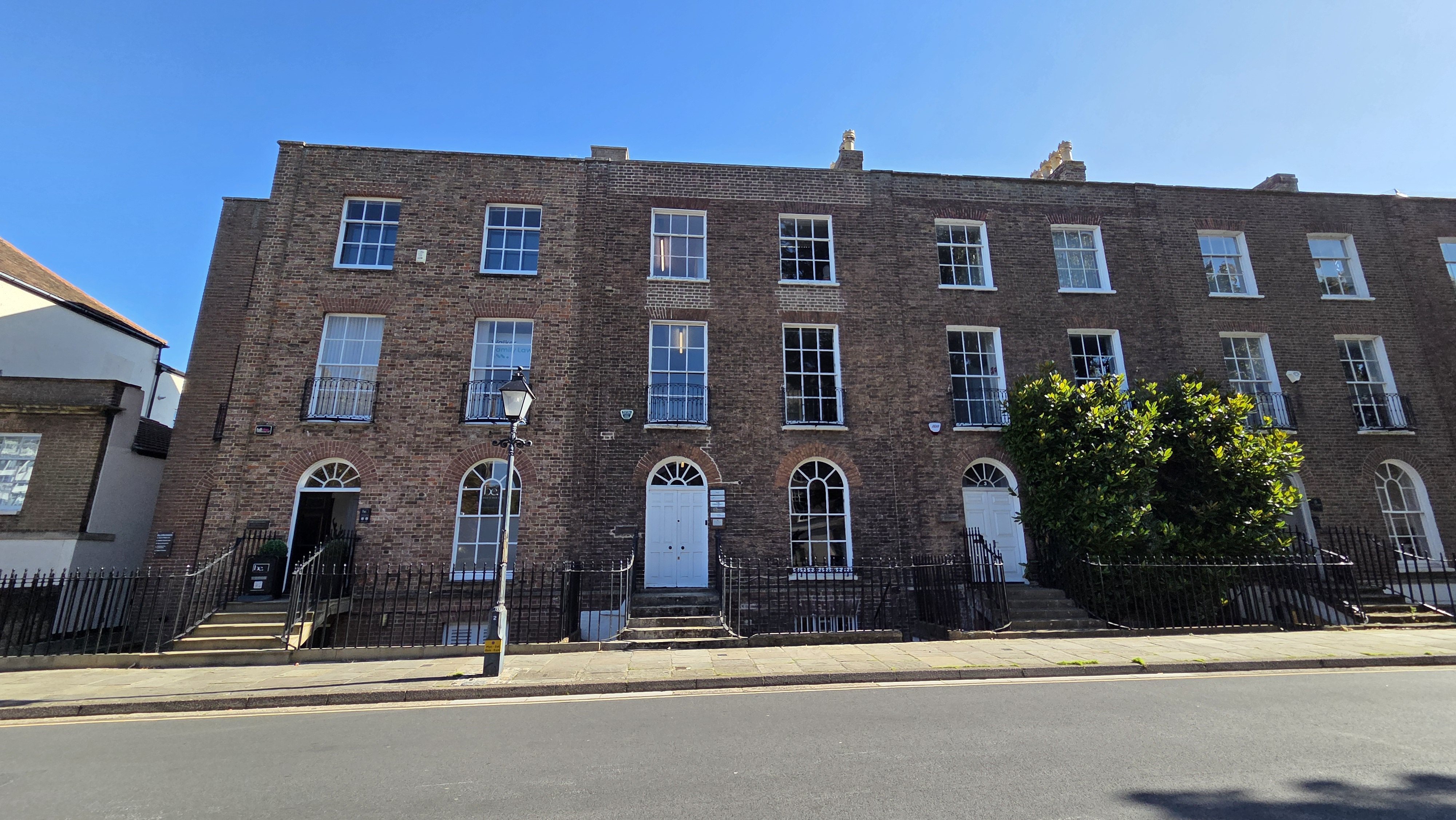 To rent in The Crescent, Taunton, TA1 1
