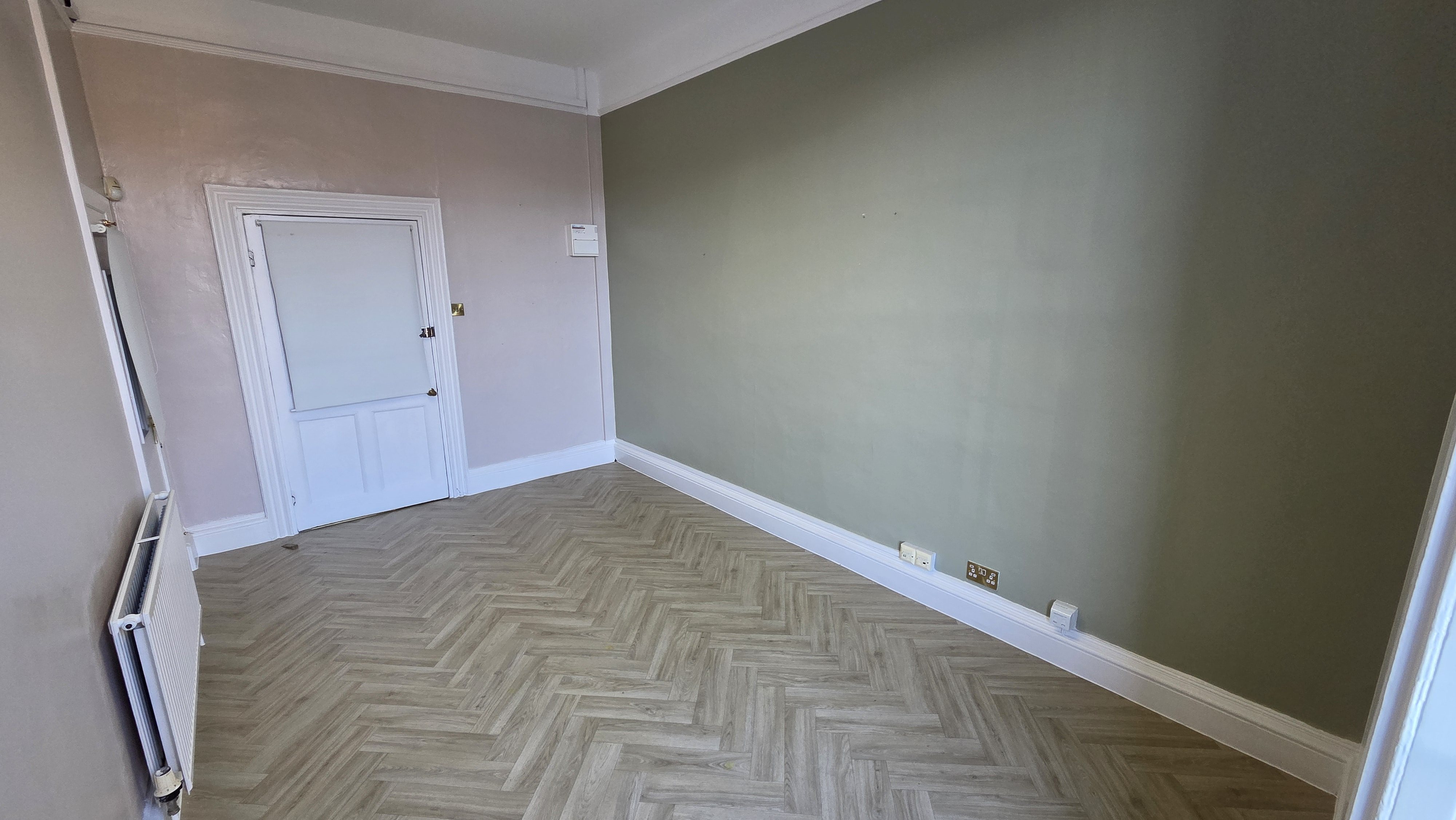 To rent in The Crescent, Taunton, TA1 2