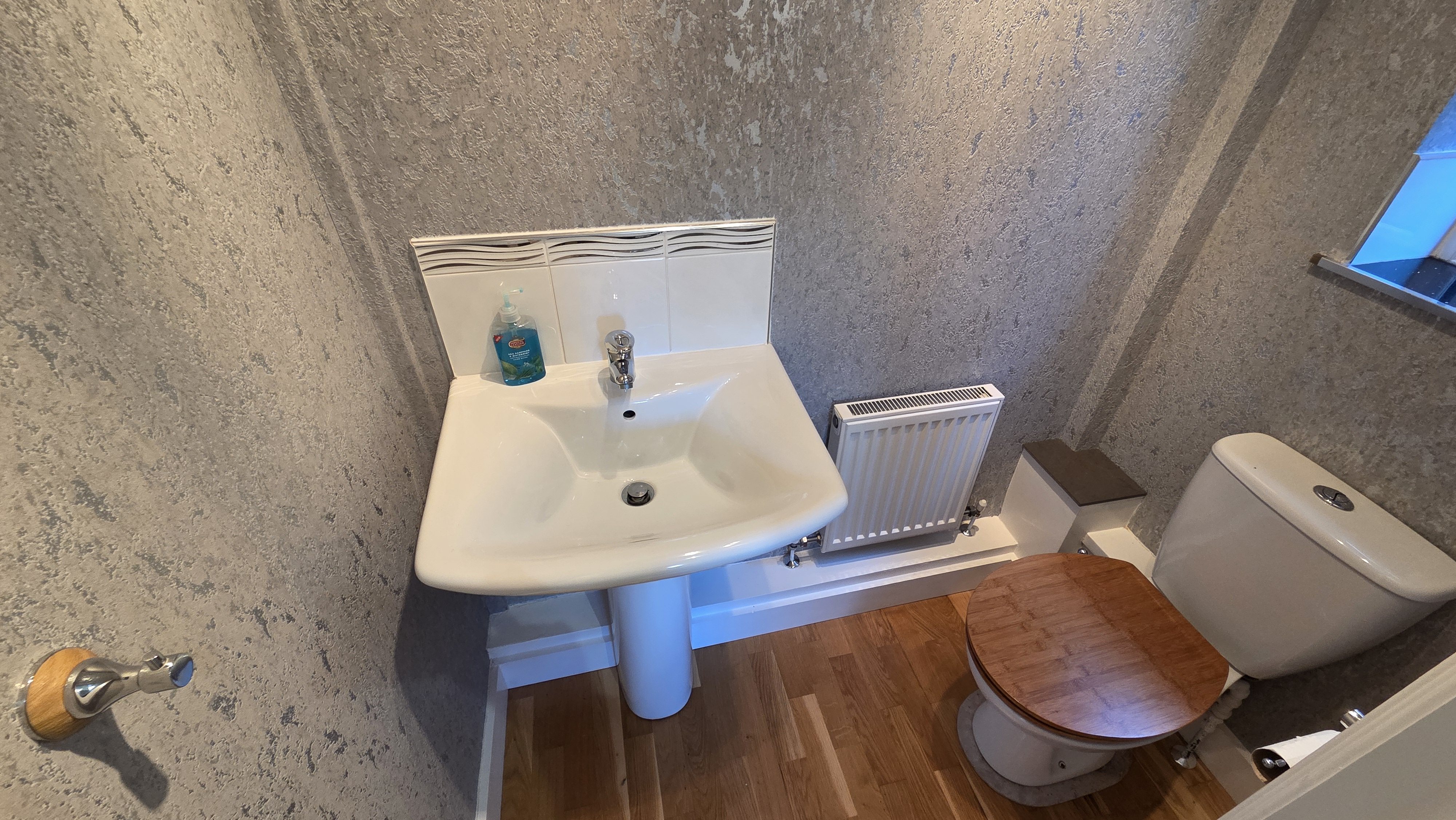 4 bed detached house to rent in Gillards Close, Rockwell Green, TA21 6