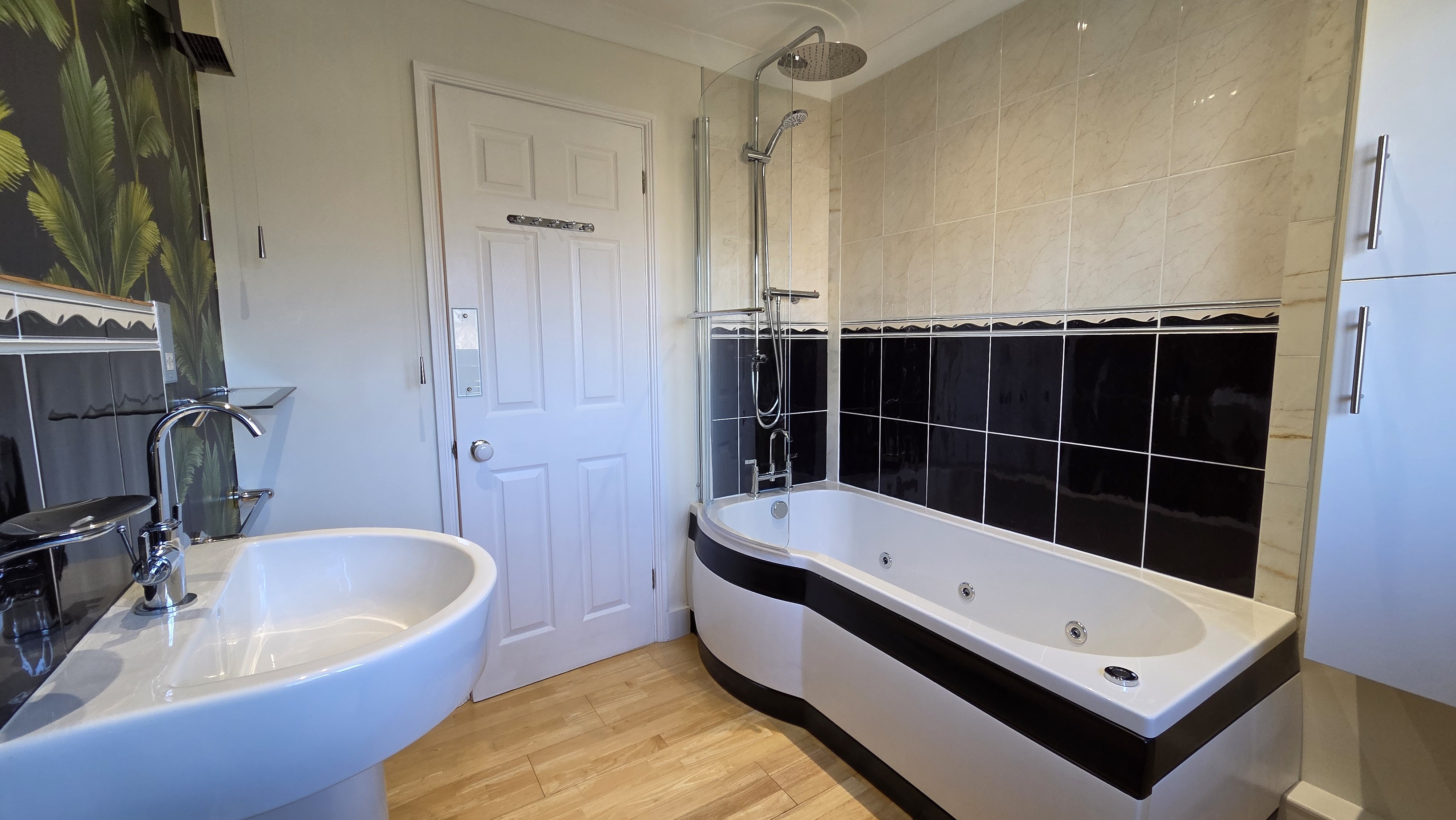 4 bed detached house to rent in Gillards Close, Rockwell Green, TA21 7