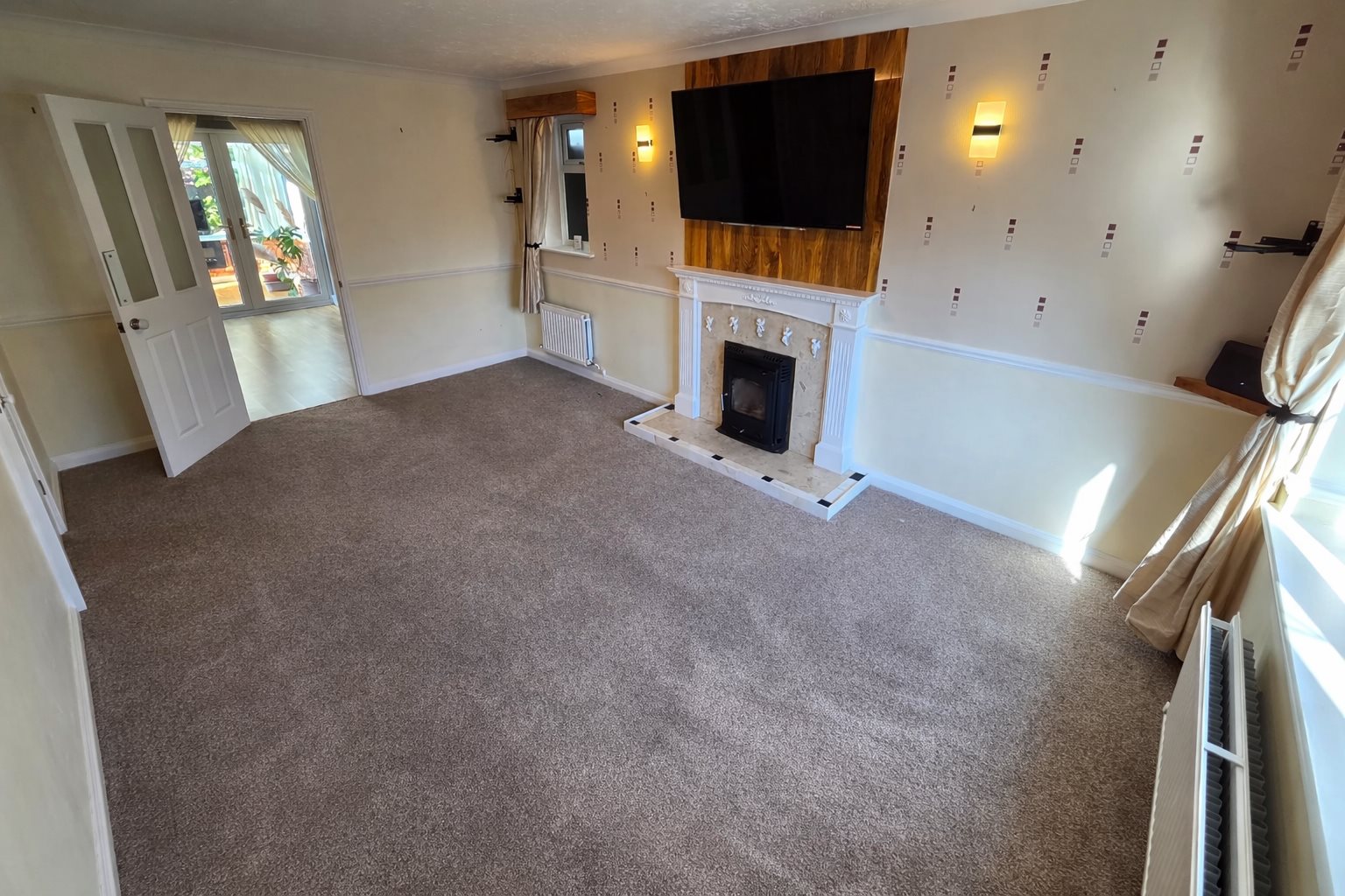 4 bed detached house to rent in Gillards Close, Rockwell Green, TA21  - Property Image 2
