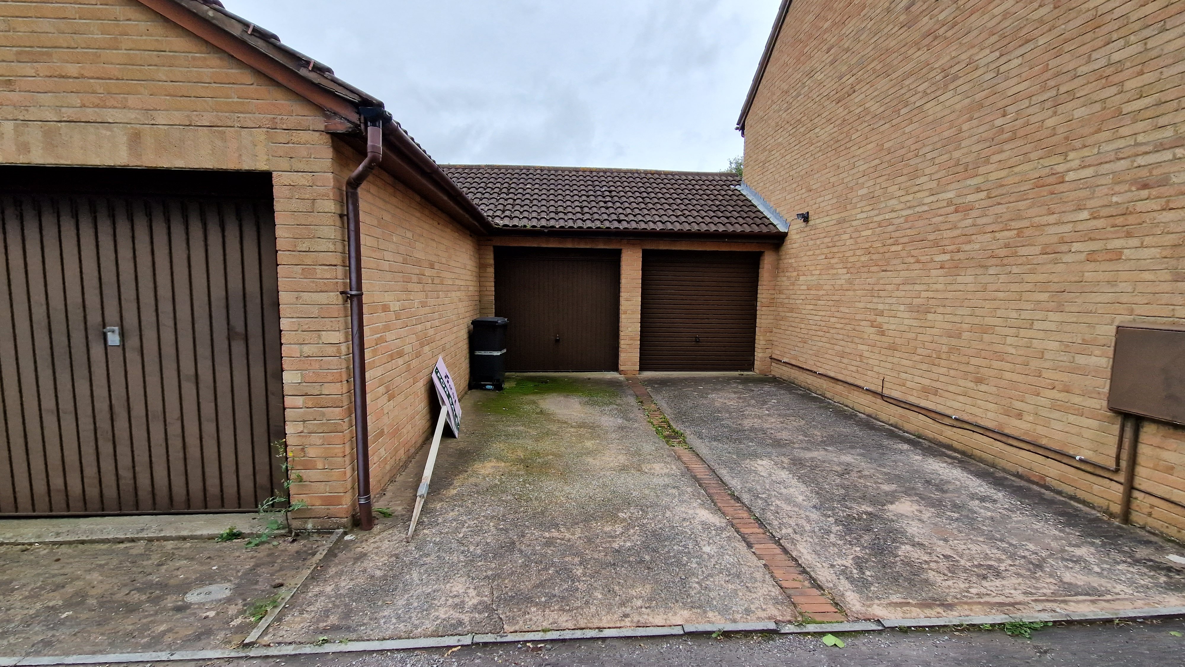 2 bed terraced house to rent in Thames Drive, Taunton, TA1 9